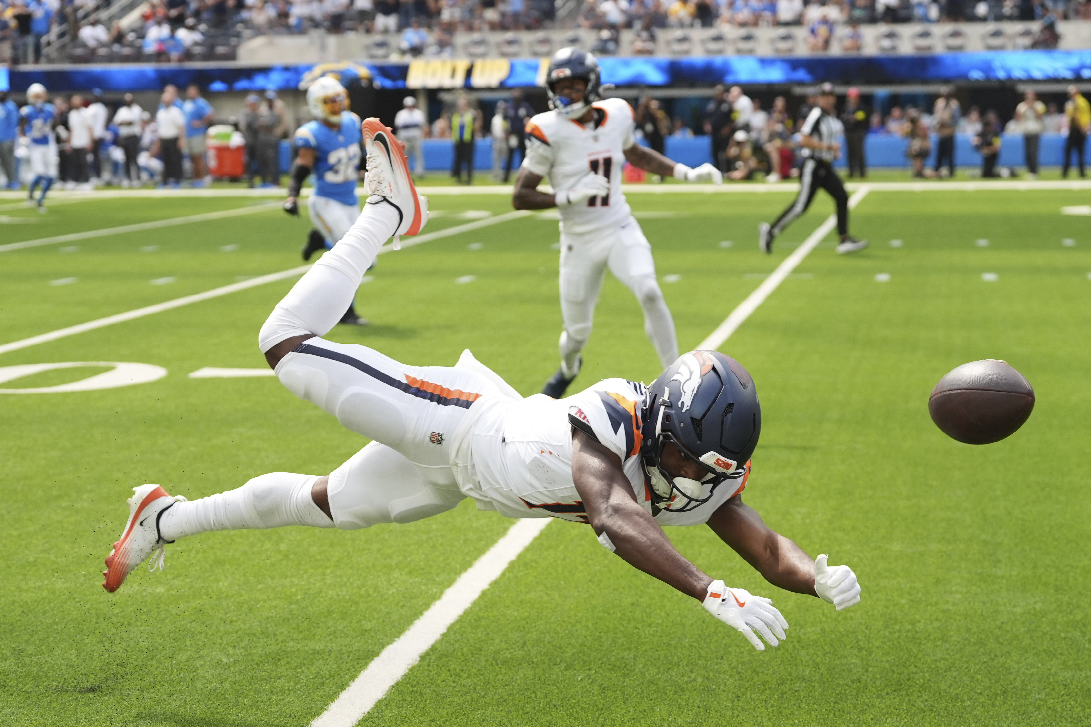 Broncos Chargers Football
