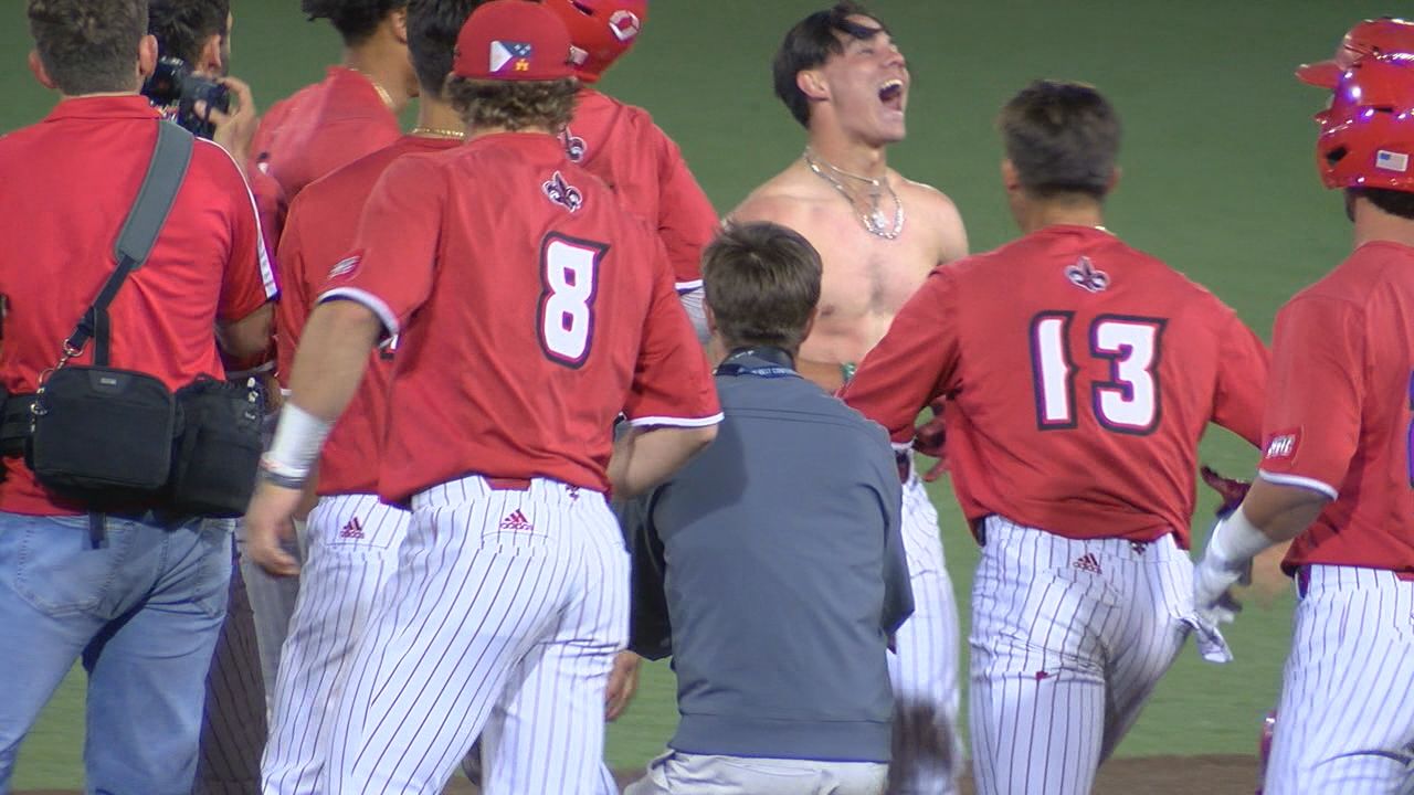 debarge cajuns walk off.jpg
