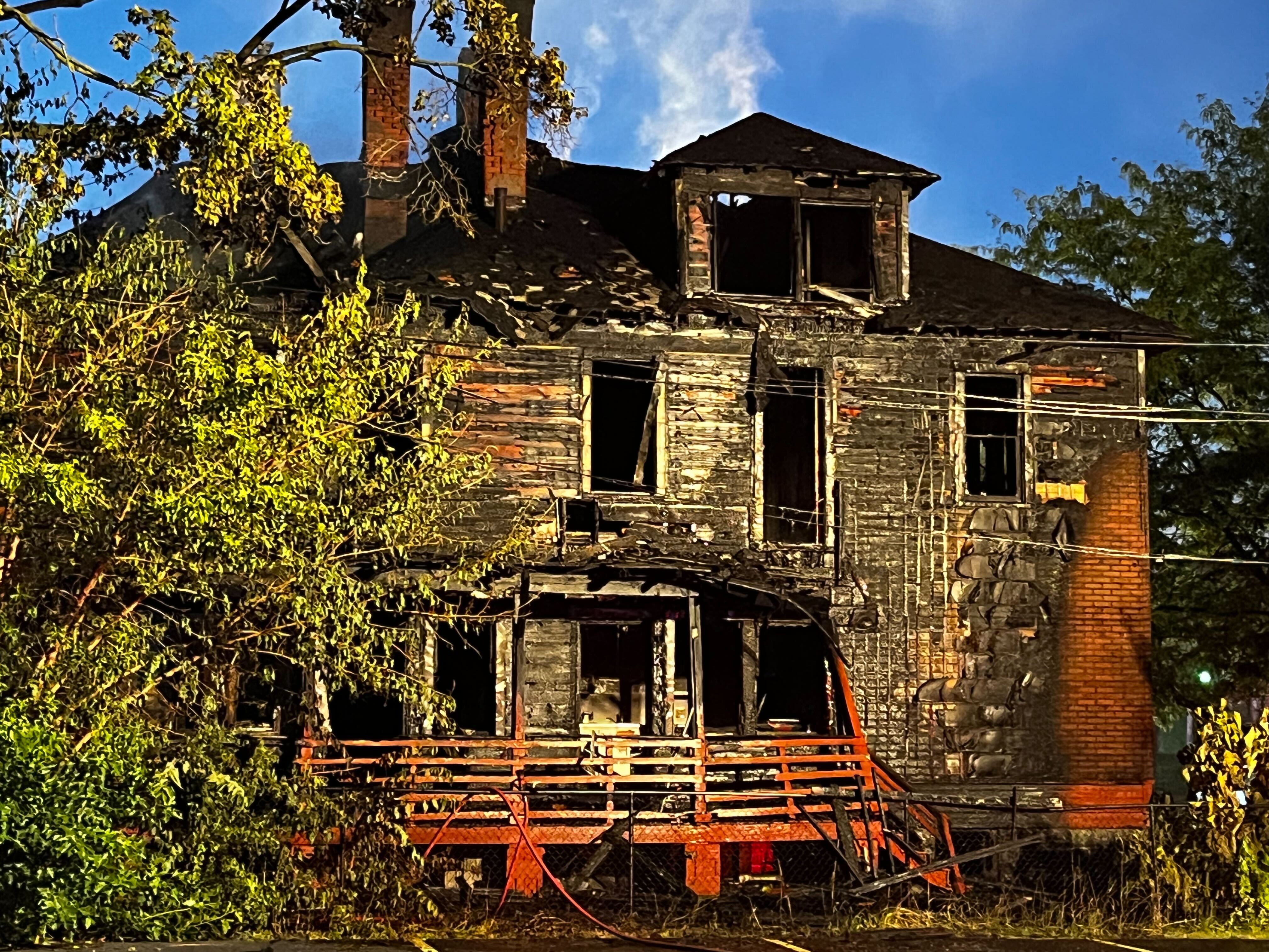 Vacant building fire - 432 S Westnedge Ave