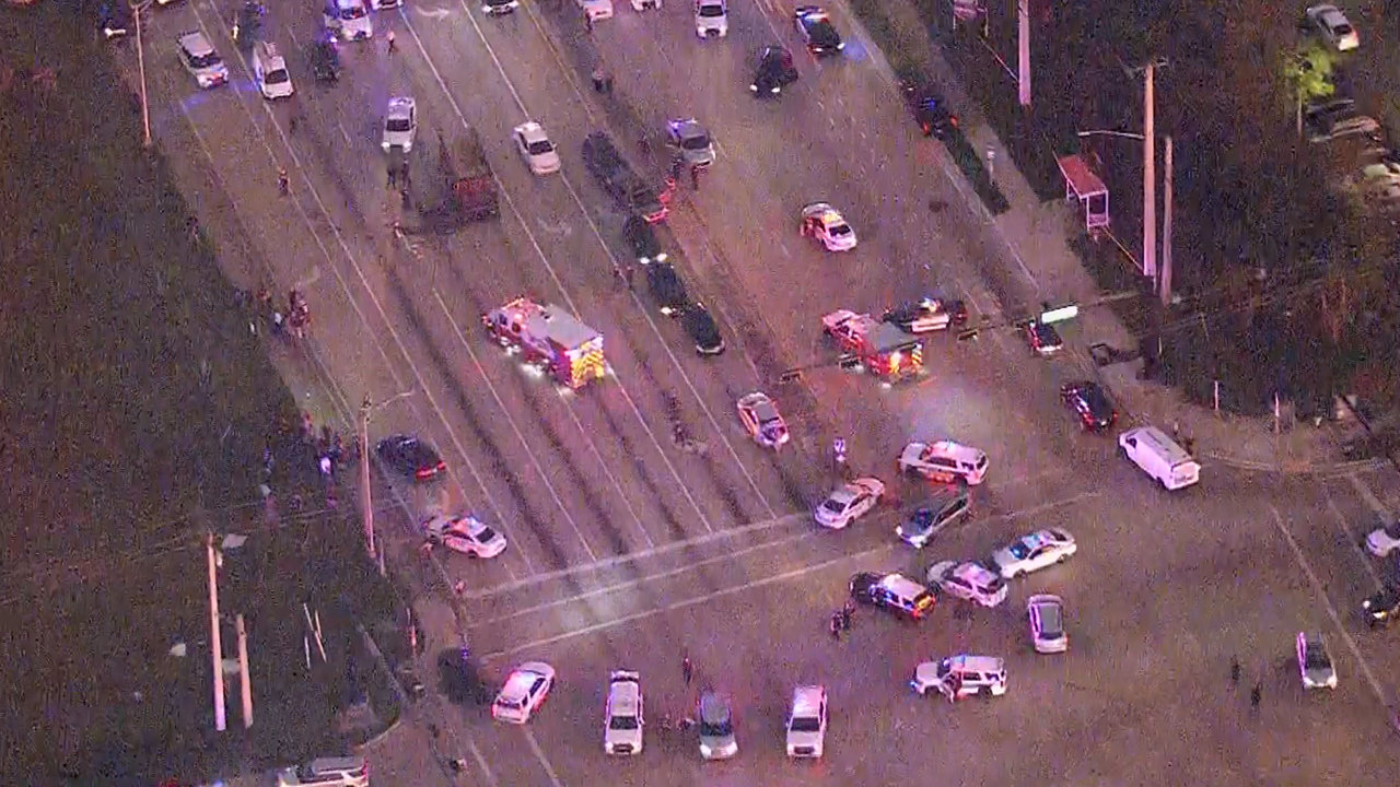 An armed robbery at a Florida jewelry store Thursday led to the hijacking of a UPS truck and a massive police chase on streets around Coral Gables, Florida. The scene ended when the truck encountered stopped traffic at an intersection.