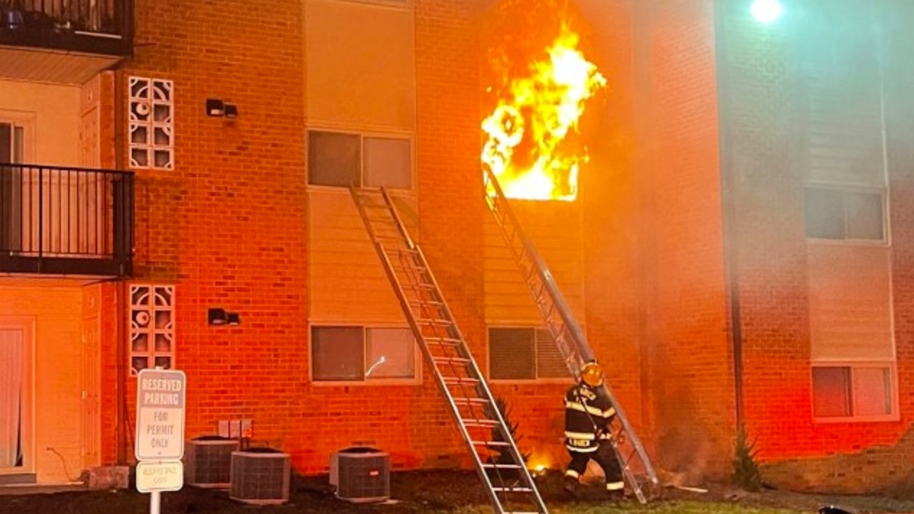 Crews battle 2-alarm fire at Lakeside apartment building