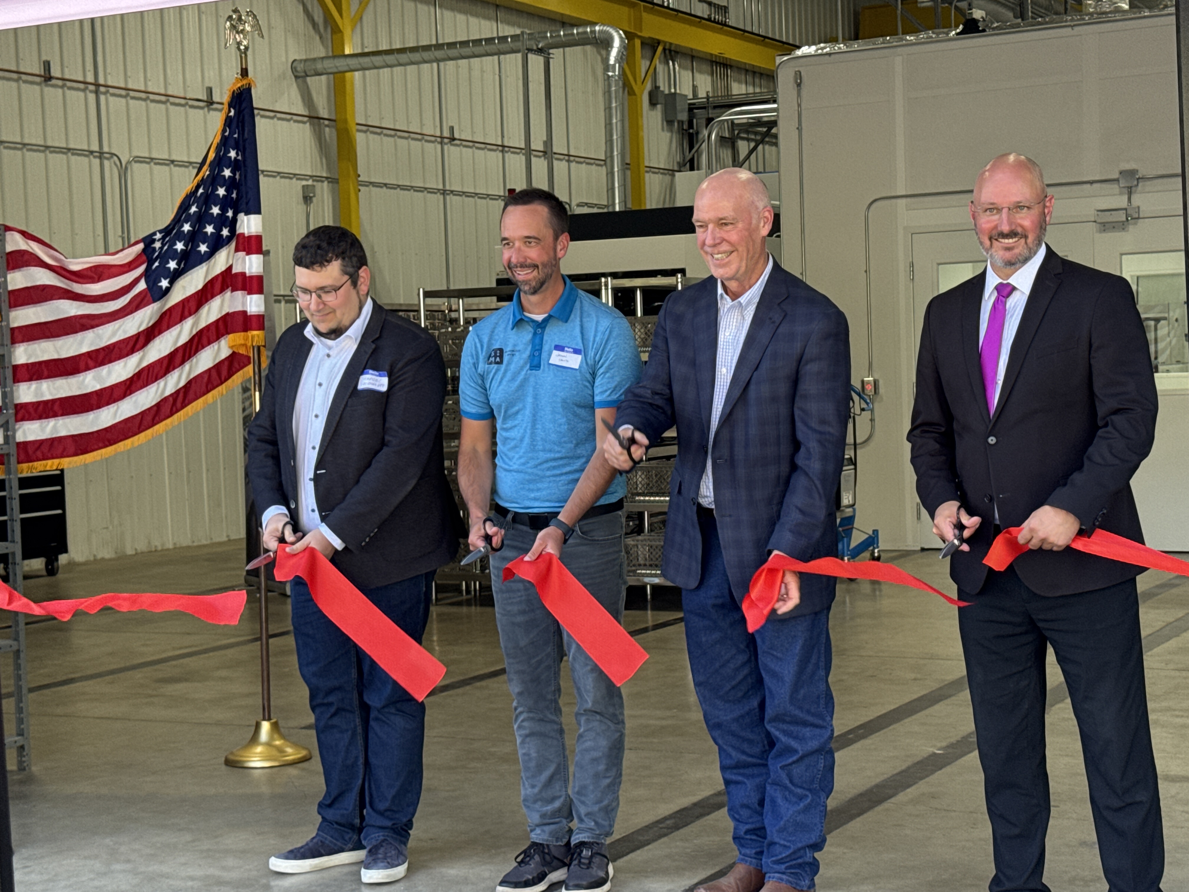 VACOM Ribbon-Cutting