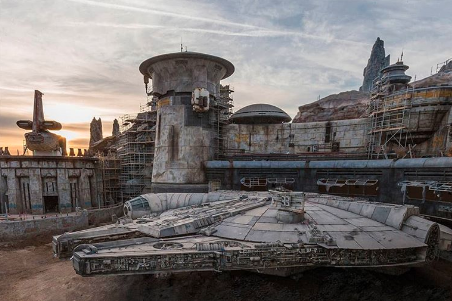 millennium falcon disneyland star wars galaxy's edge