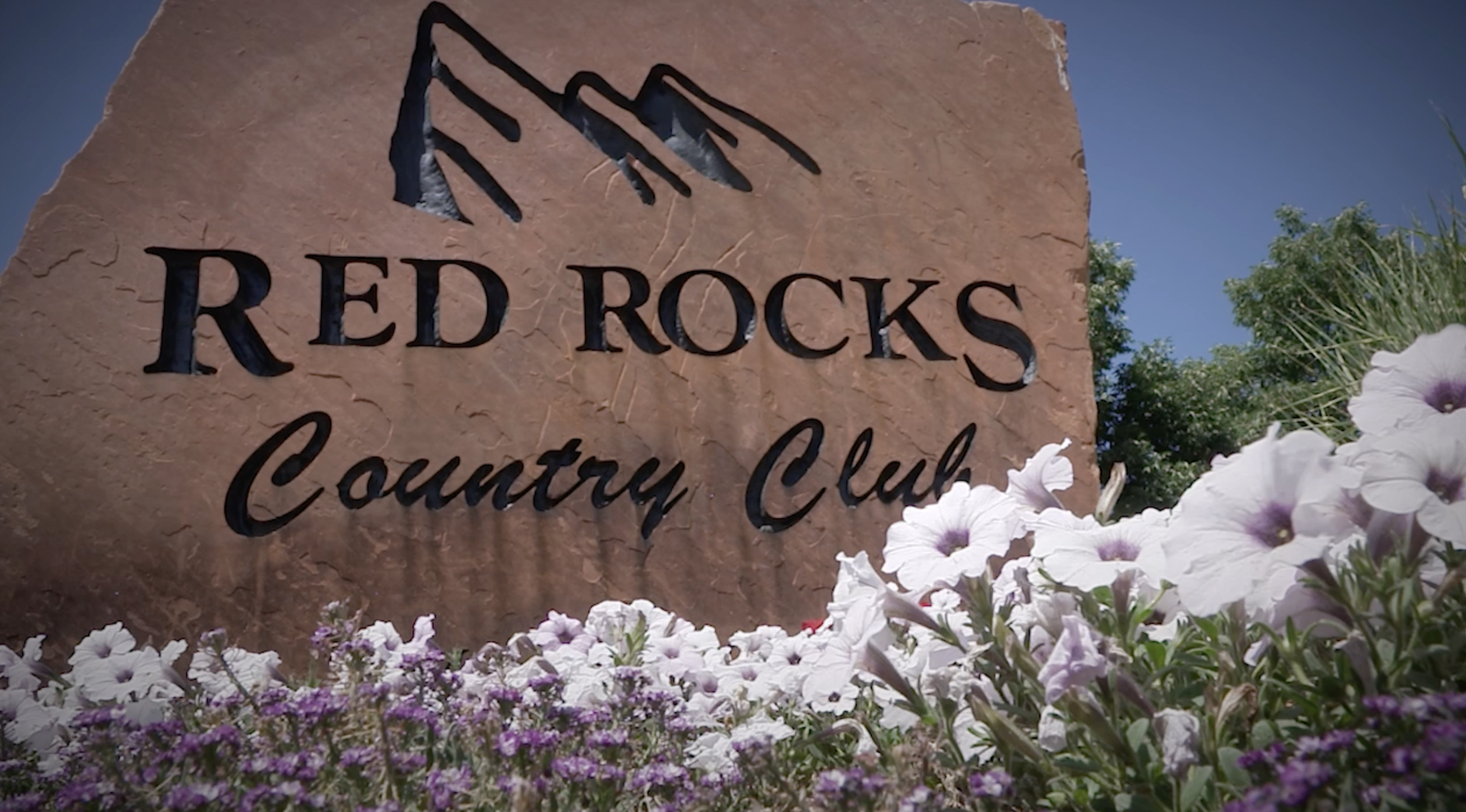 Red Rocks Country Club sign