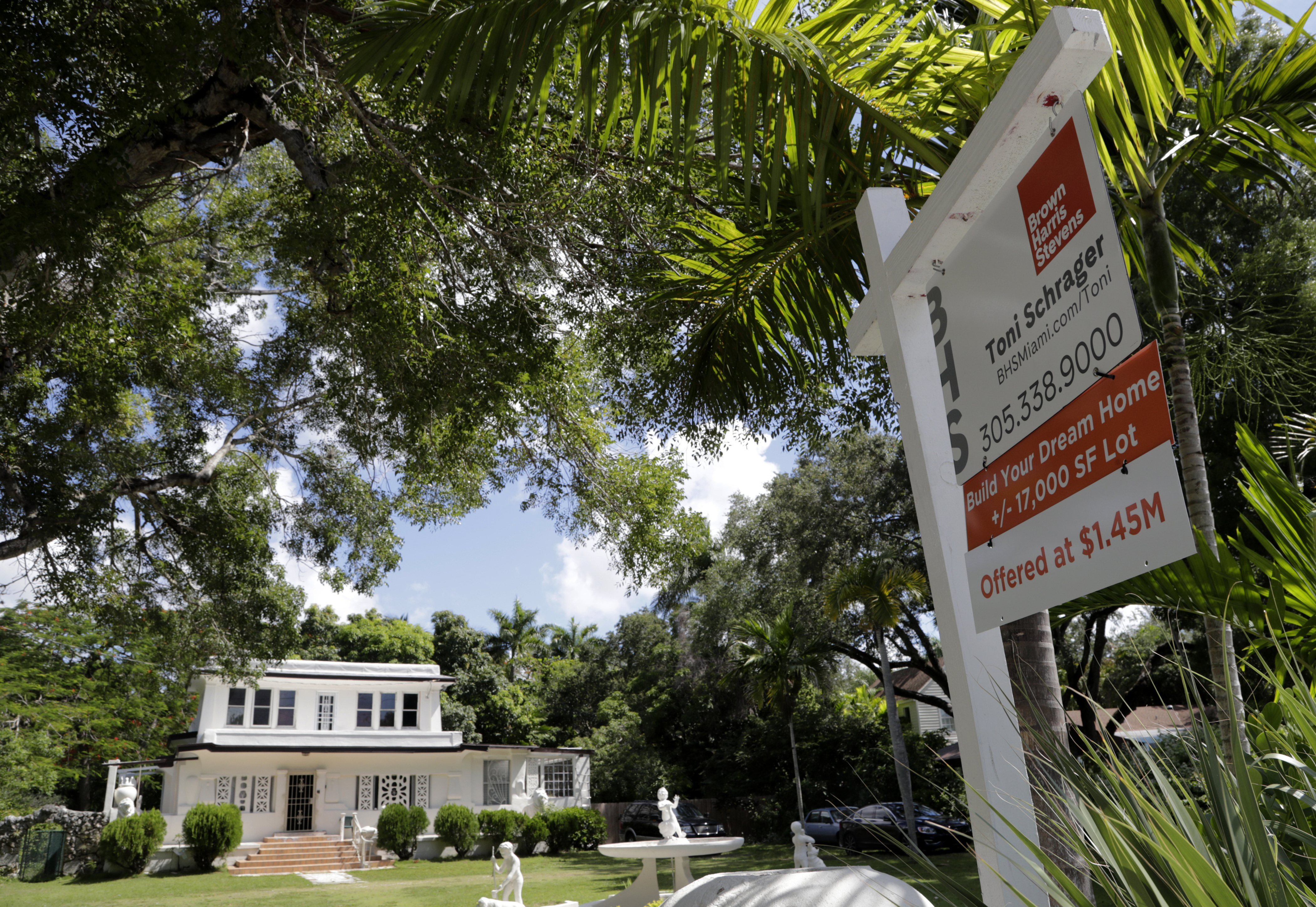 wptv.com - Kathy Fernandez - Florida real estate estimated to be 20% overvalued