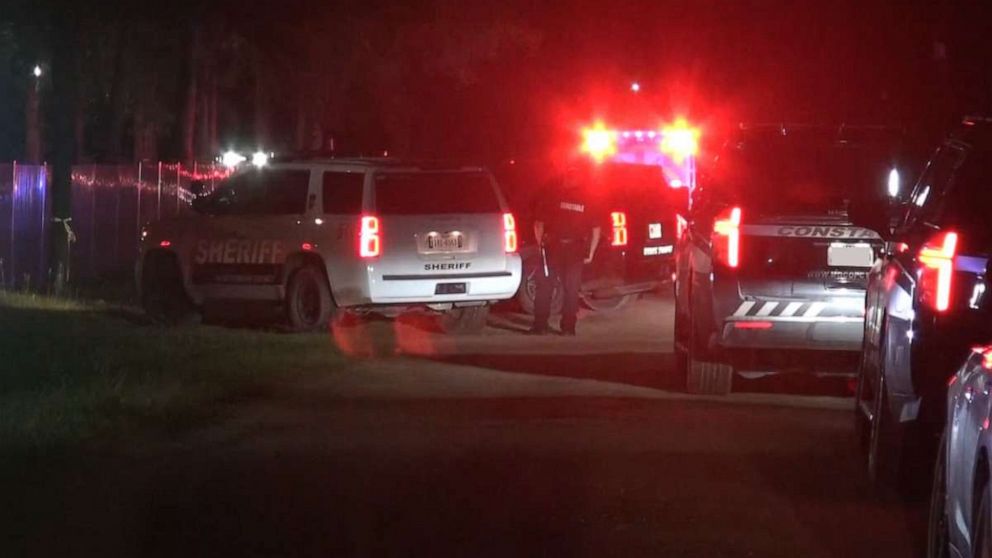 shooting-cleveland-texas-sheriff-ht-jt-230429_1682777323535_hpMain_16x9_992.jpg