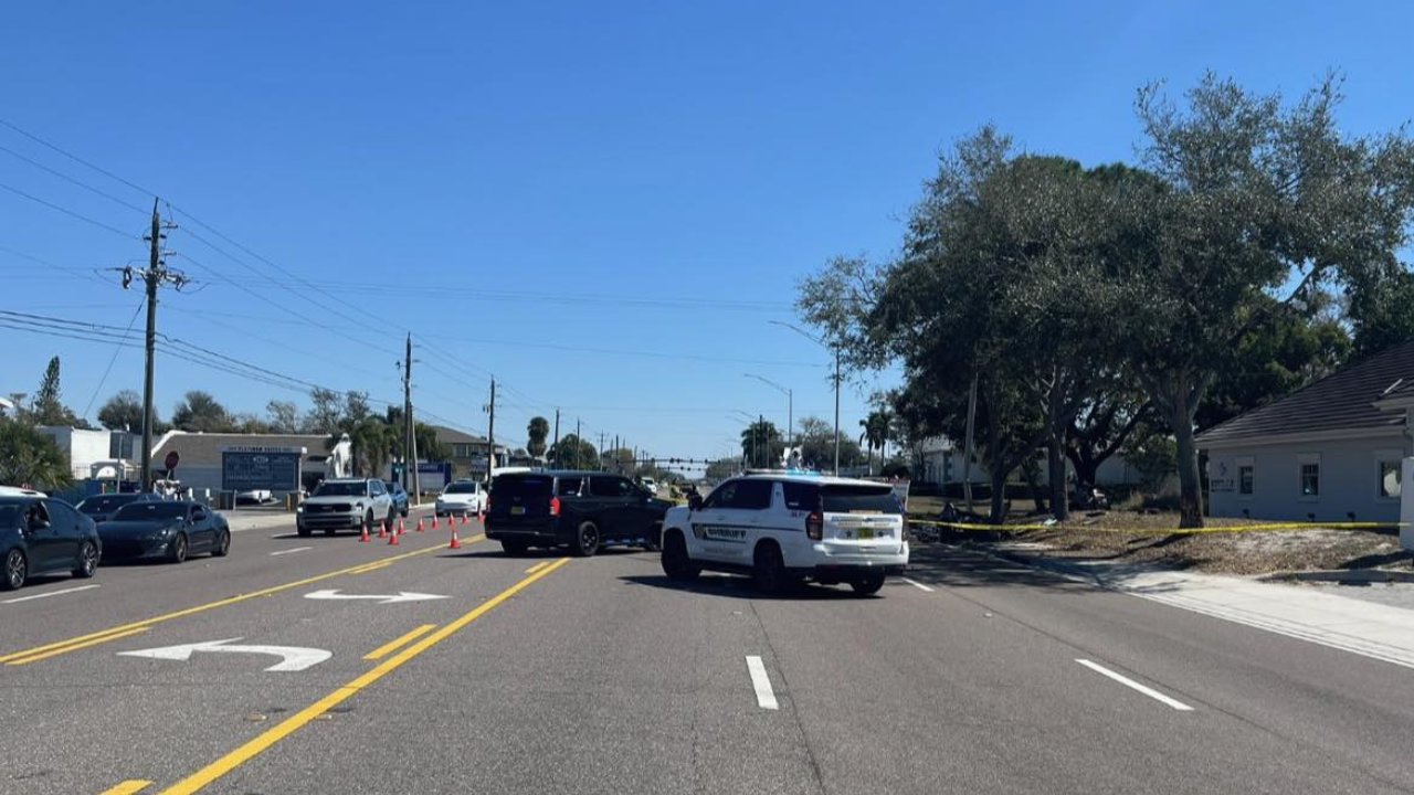 Road block on Bee Ridge Road after vehicle crash with injuries in Sarasota: SCSO