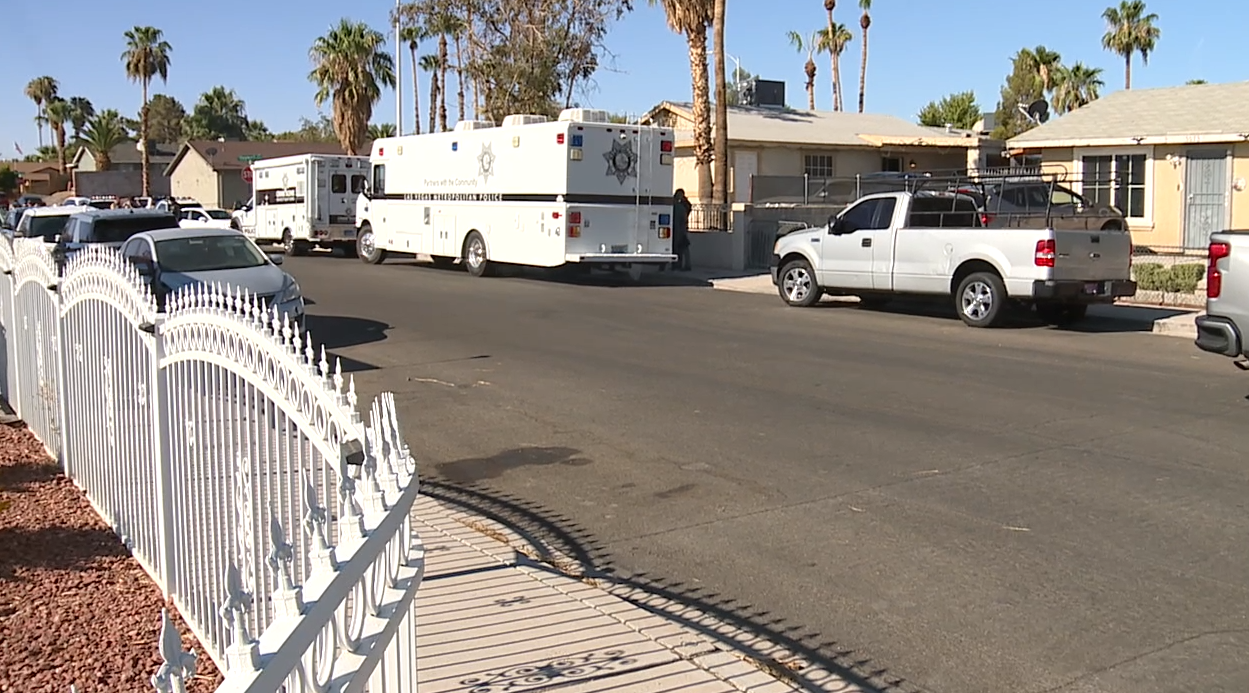 Apparent murder-suicide leaves couple dead, LVMPD investigates