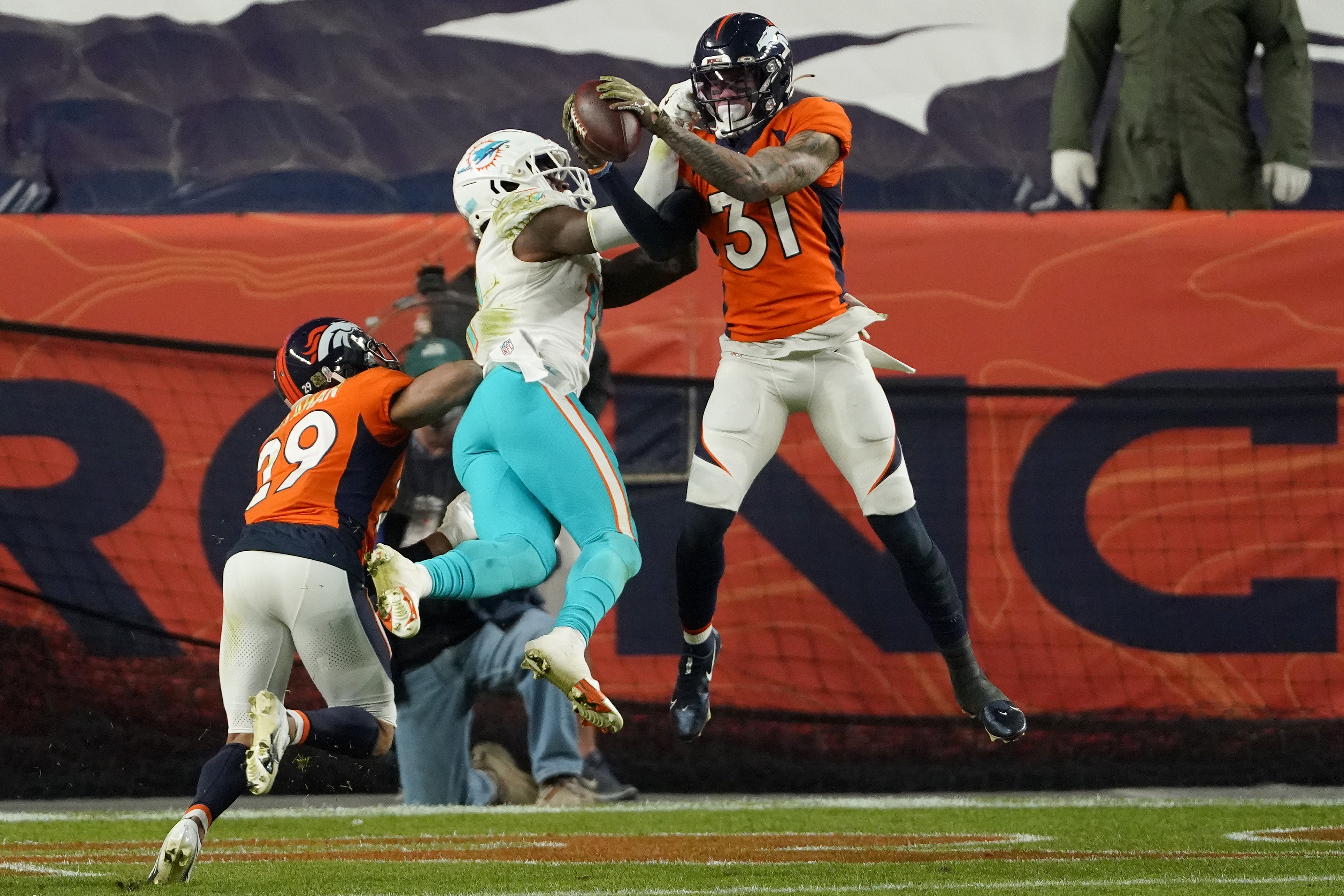 DOLPHINS BRONCOS