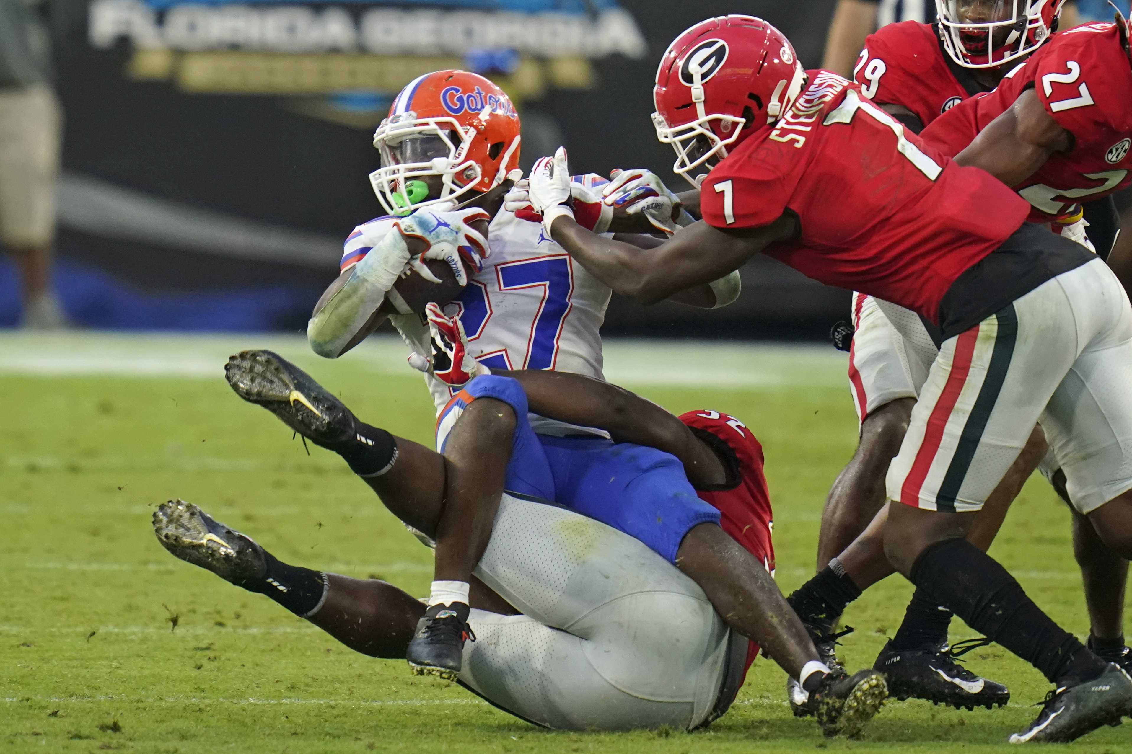 Florida Gators running back Dameon Pierce taken down by Georgia Bulldogs in 2020