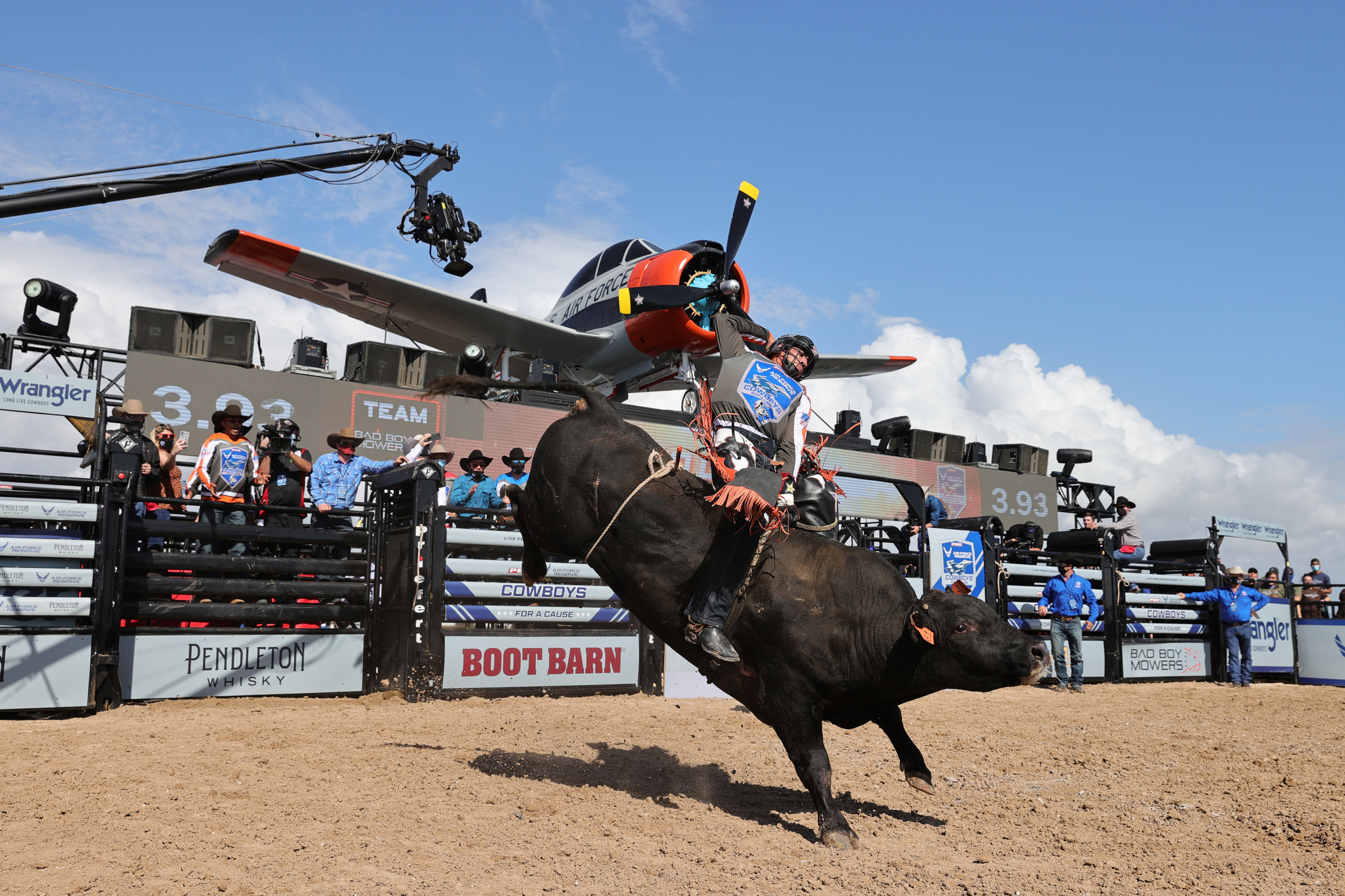 Luciano De Castro Rides Safety Meeting for 90.5 Points on the USS Lexington_Credit_AndyWatson_BullStockMedia.JPG