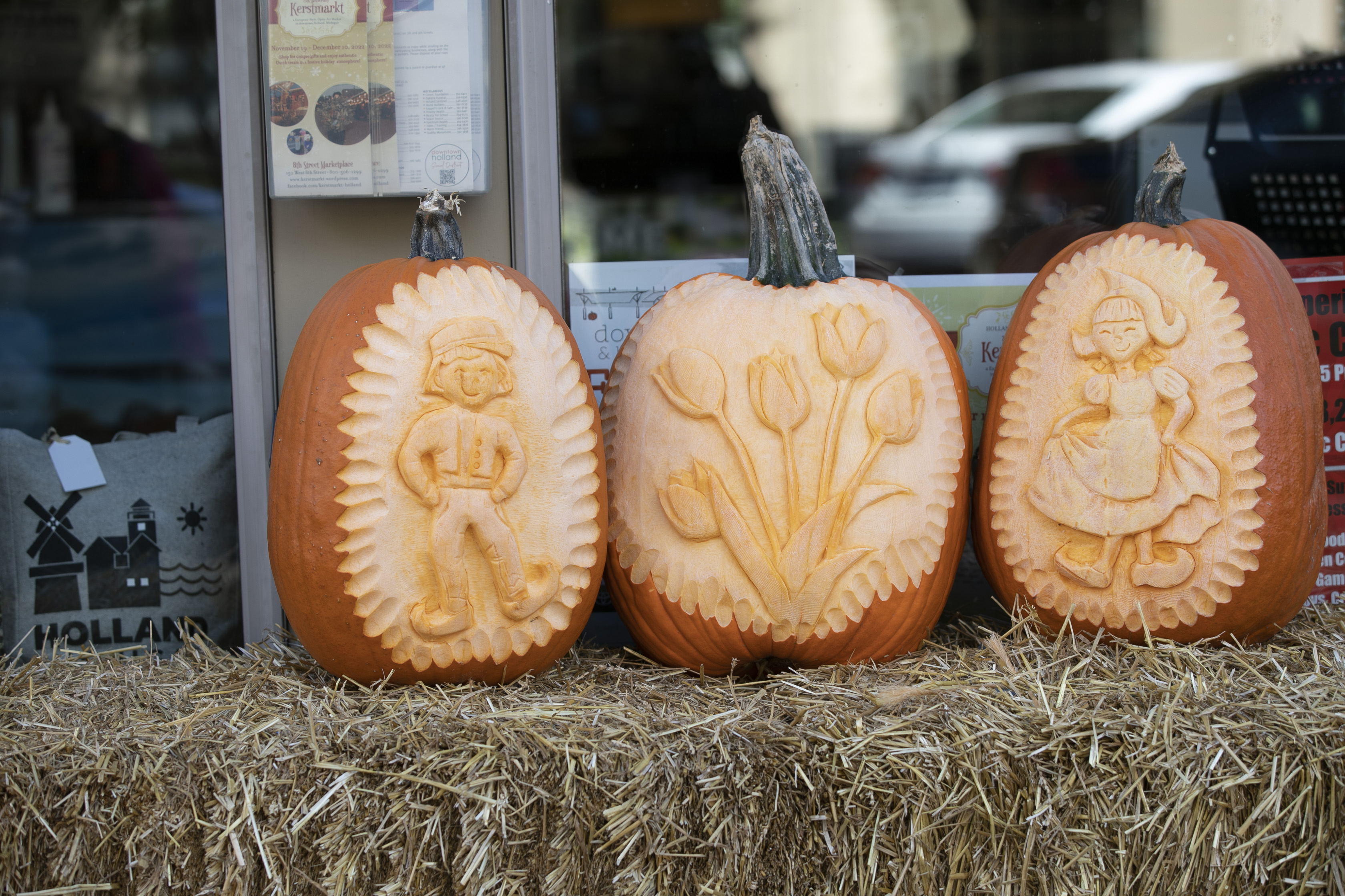 Holland Fall Crawl - Pumpkin Carving - Courtesy City of Holland - Tulip Time.jpg