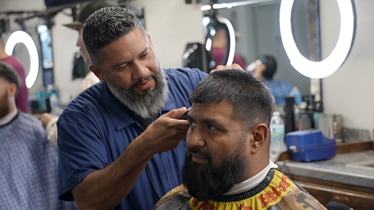 Marine veteran mentors next generation of Bakersfield barbers