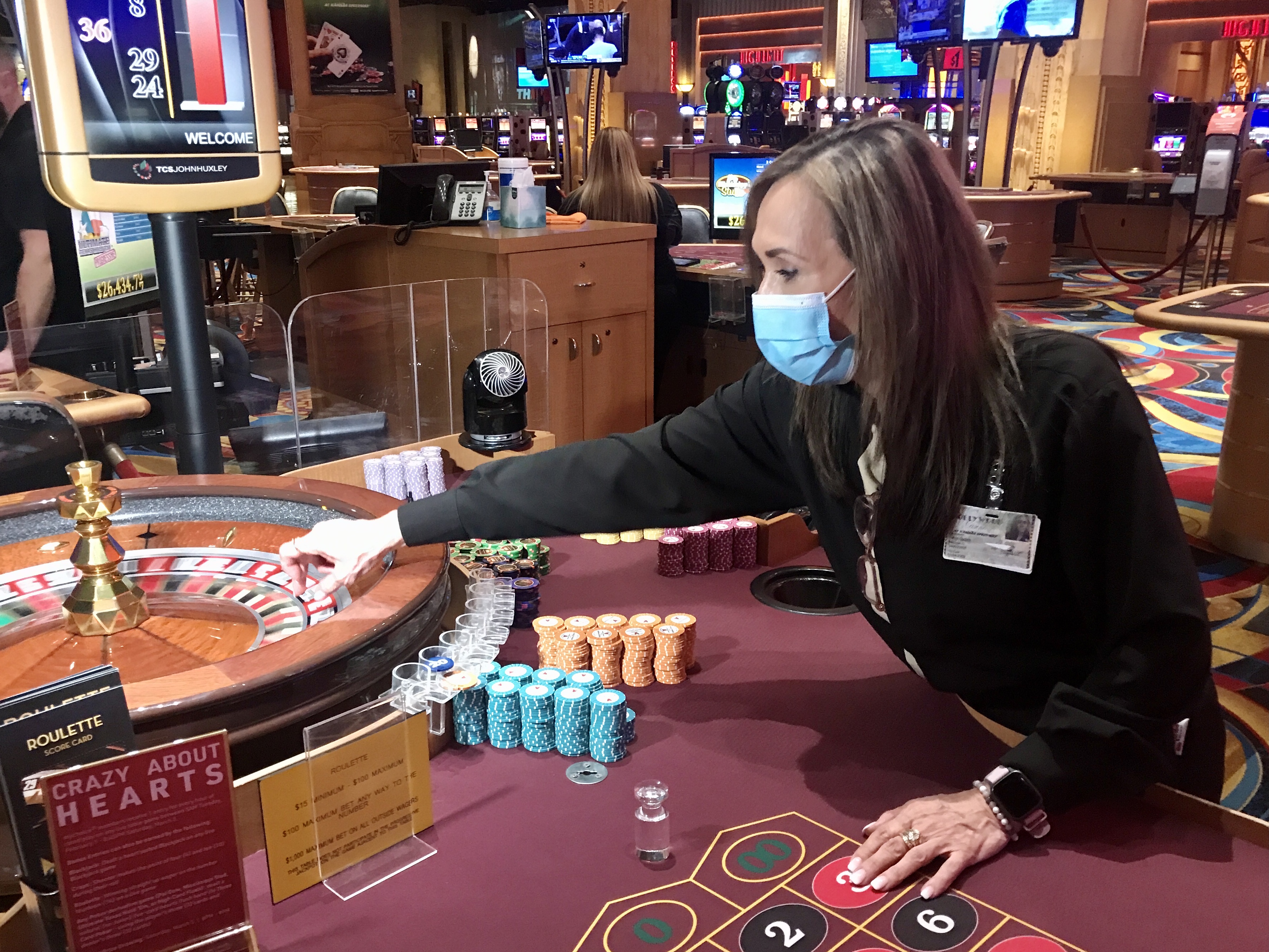 Hollywood Casino offering bonuses for dealers who get trained