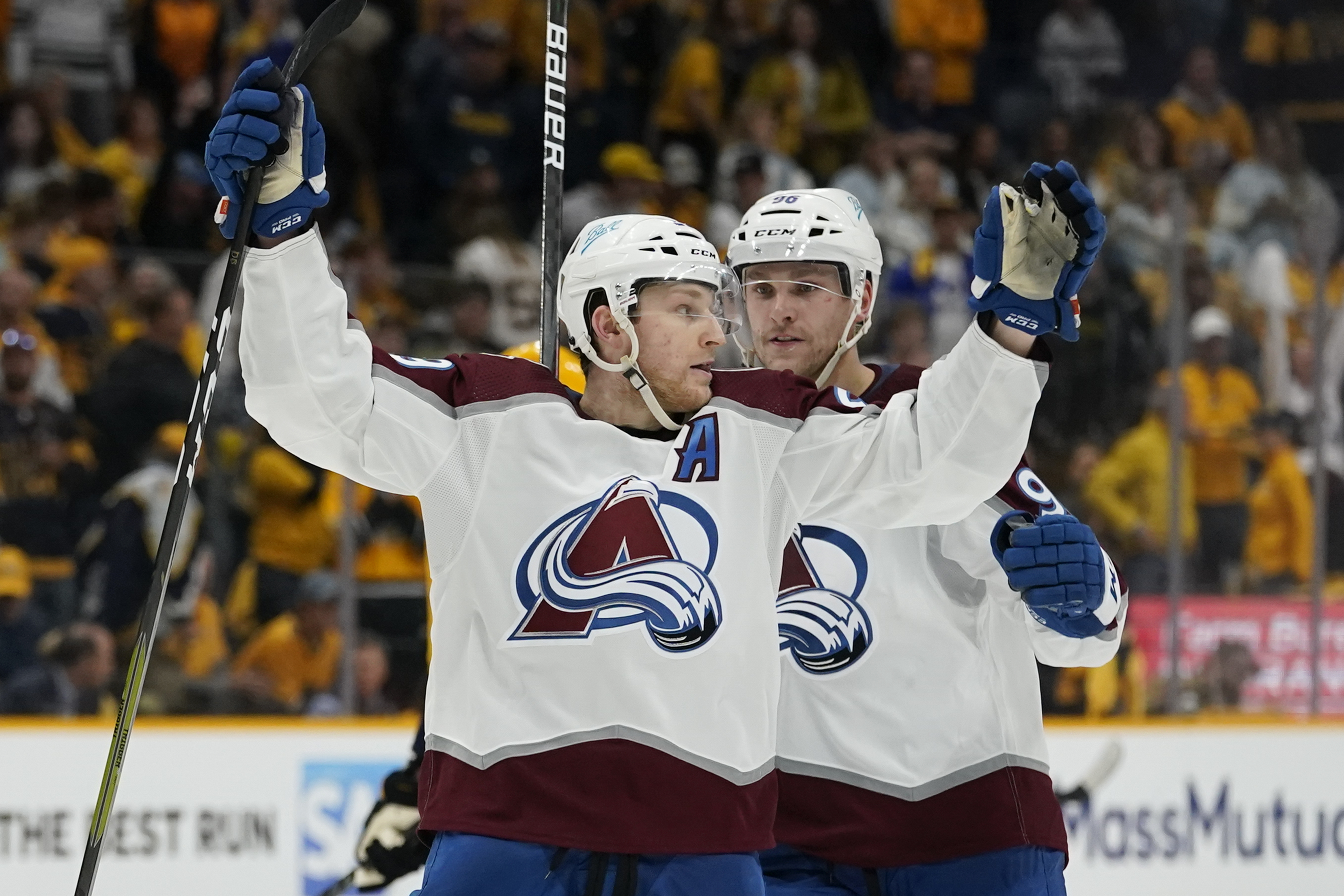 Avalanche 1st to advance to 2nd round with sweep of Preds
