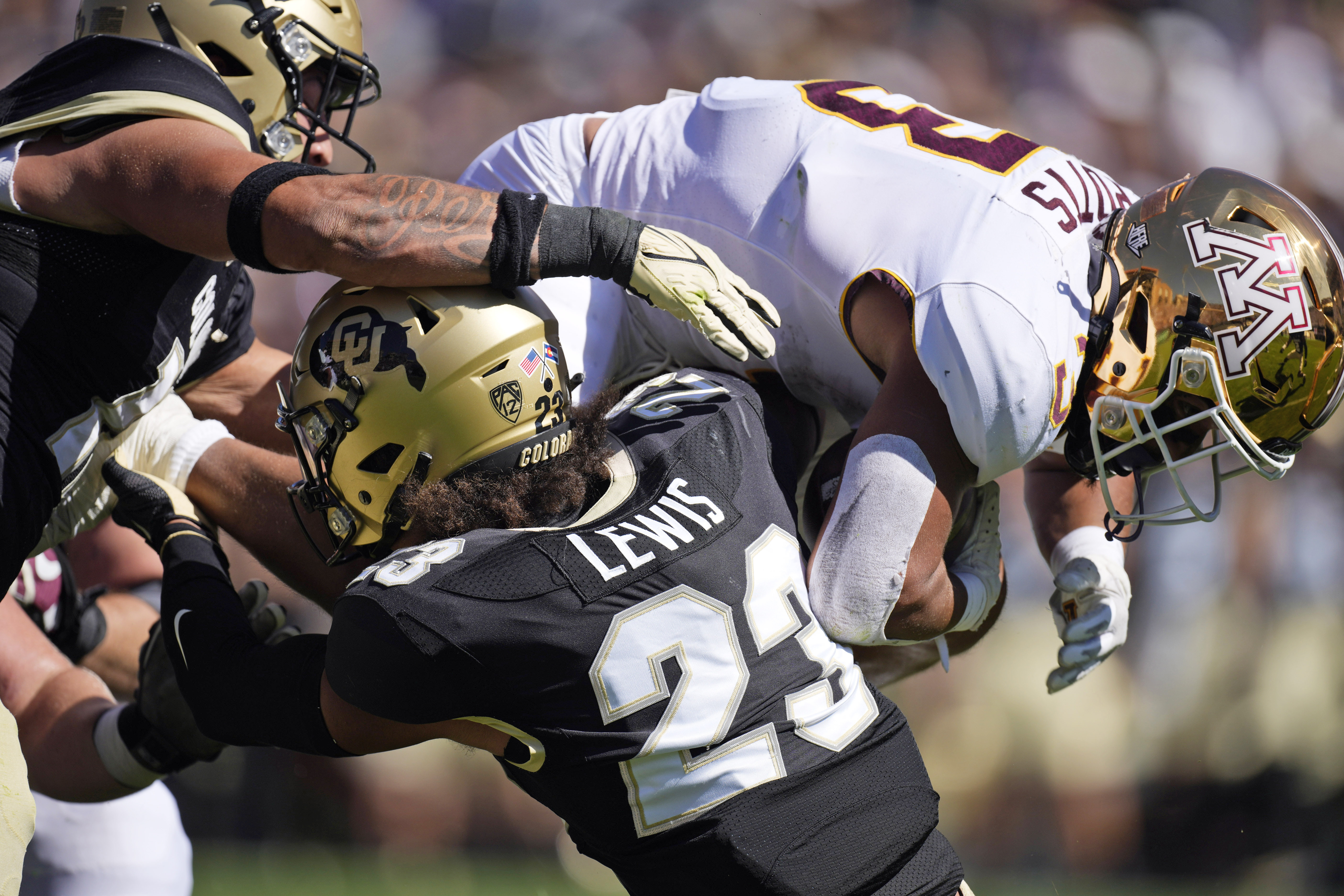 Minnesota routs Colorado 30-0 behind stout defense, Potts