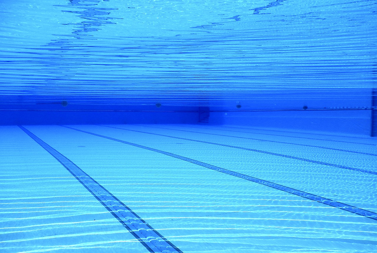 swimming-pool-g627b077de_1280.jpg