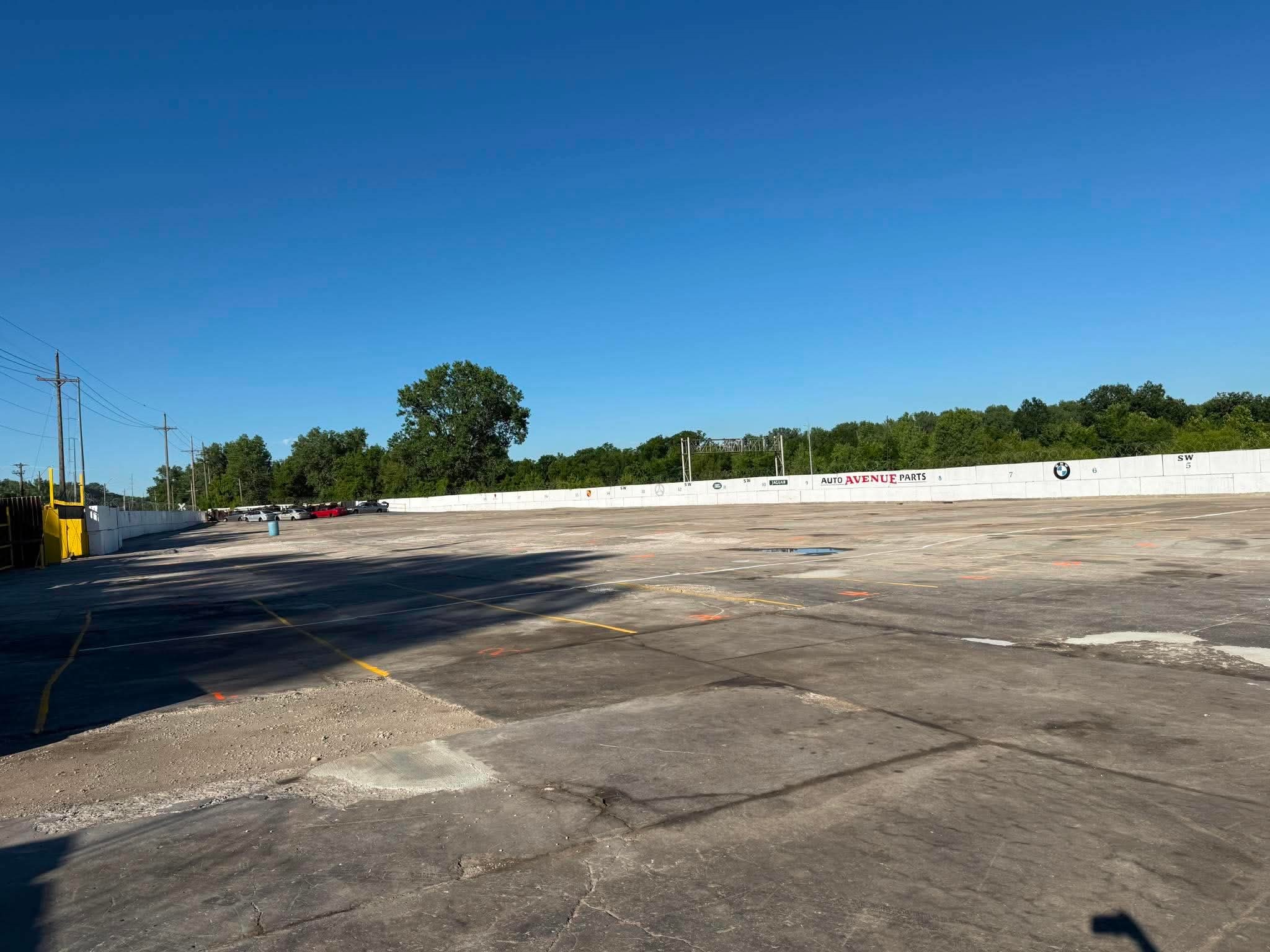 avenue auto lot.jpg