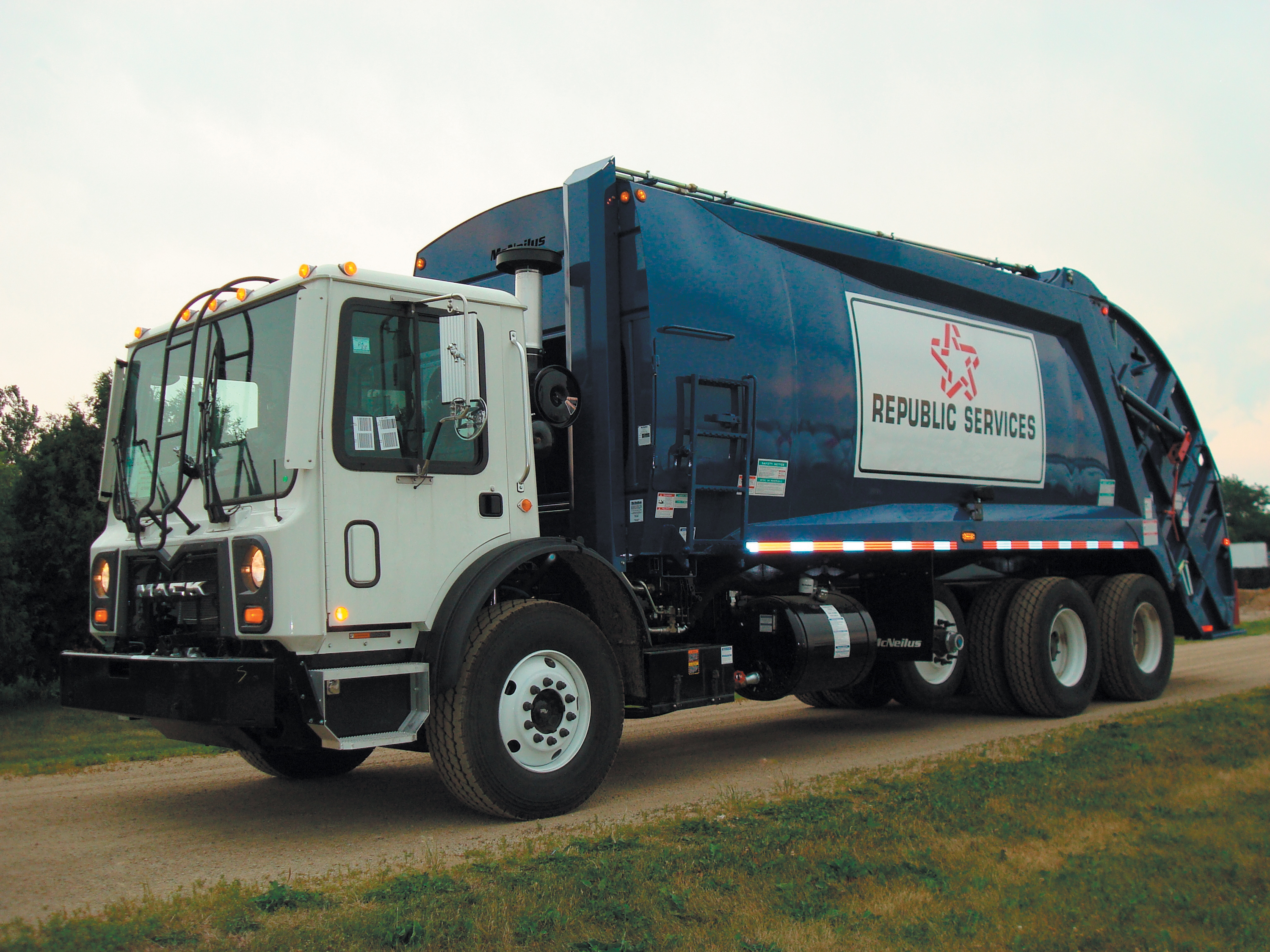 RepublicServicesTruck.jpg