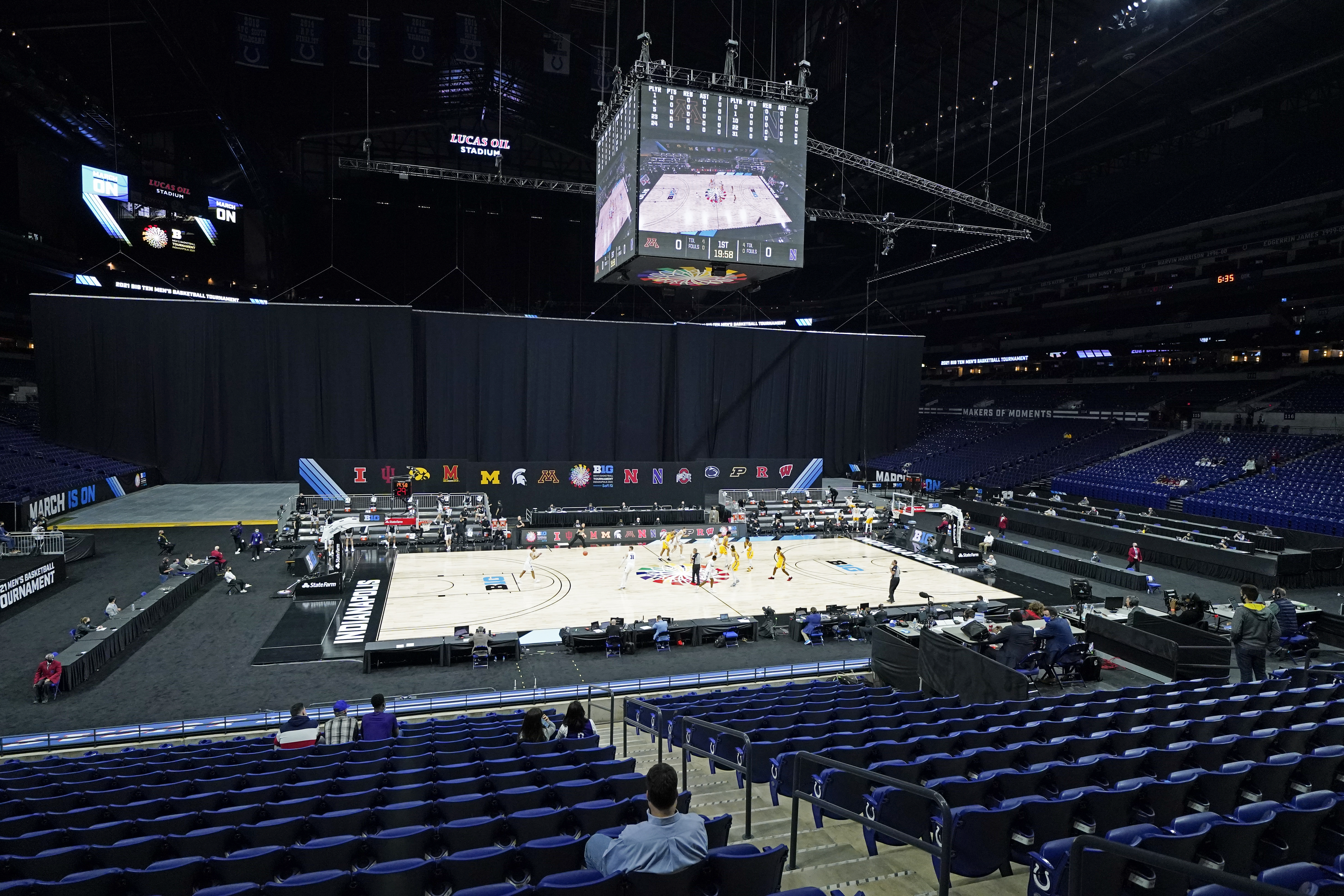 B10 Minnesota Northwestern Basketball Big Ten Tournament Lucas Oil Stadium