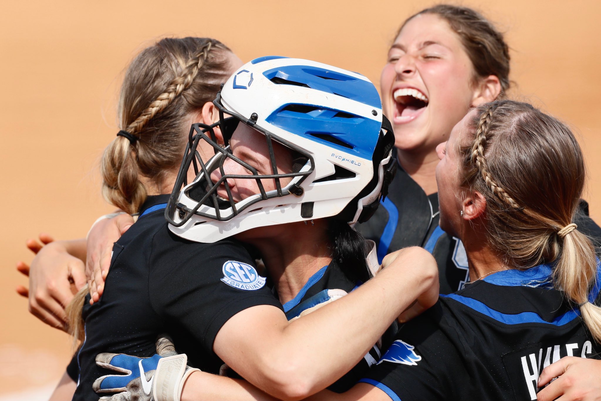 uk softball wins regionals.jfif
