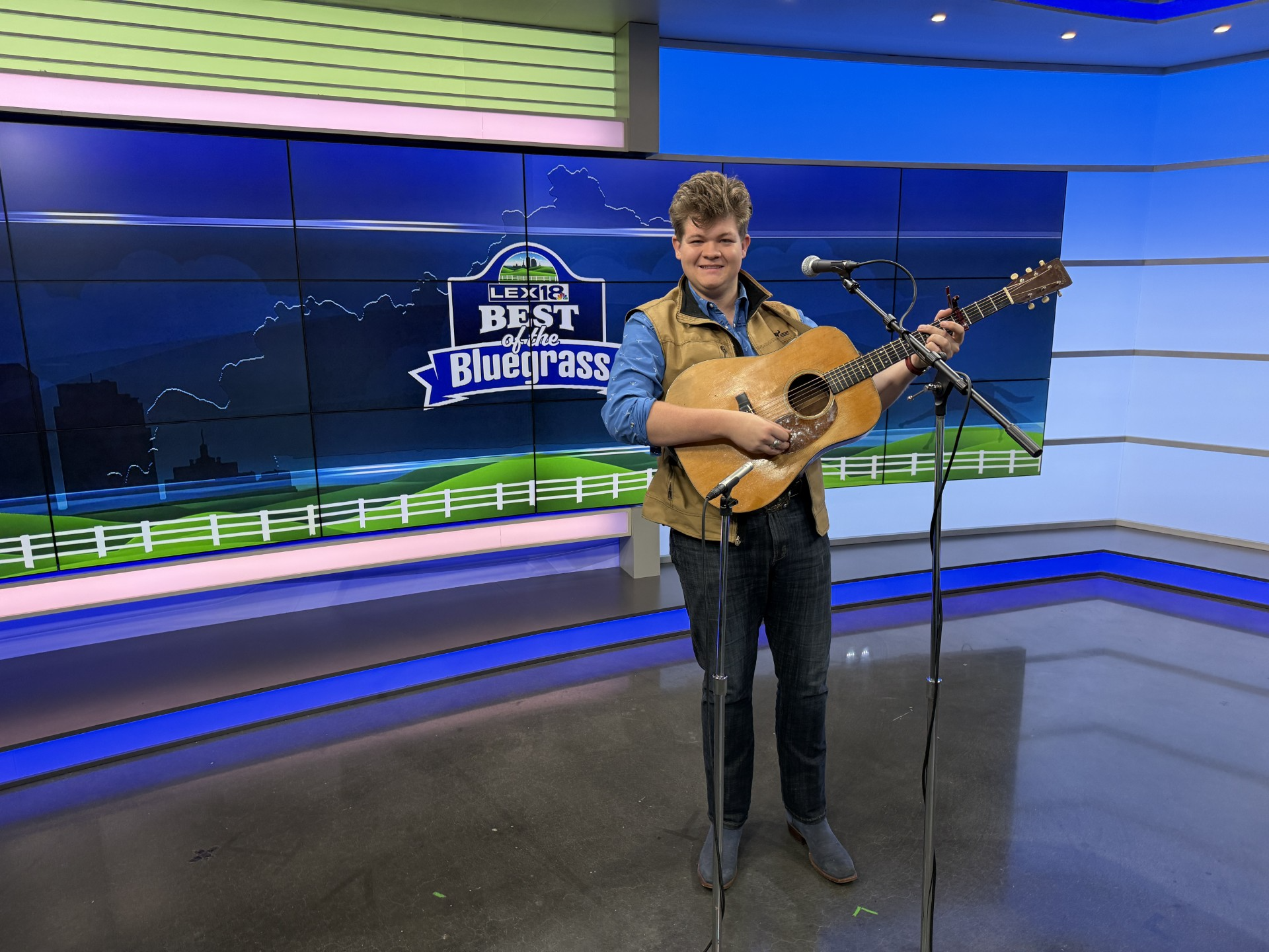 Country artist Alex Miller performs "My Old Kentucky Home"