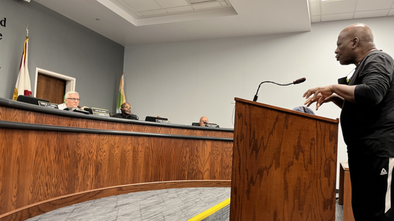 Lakes Wales city meeting