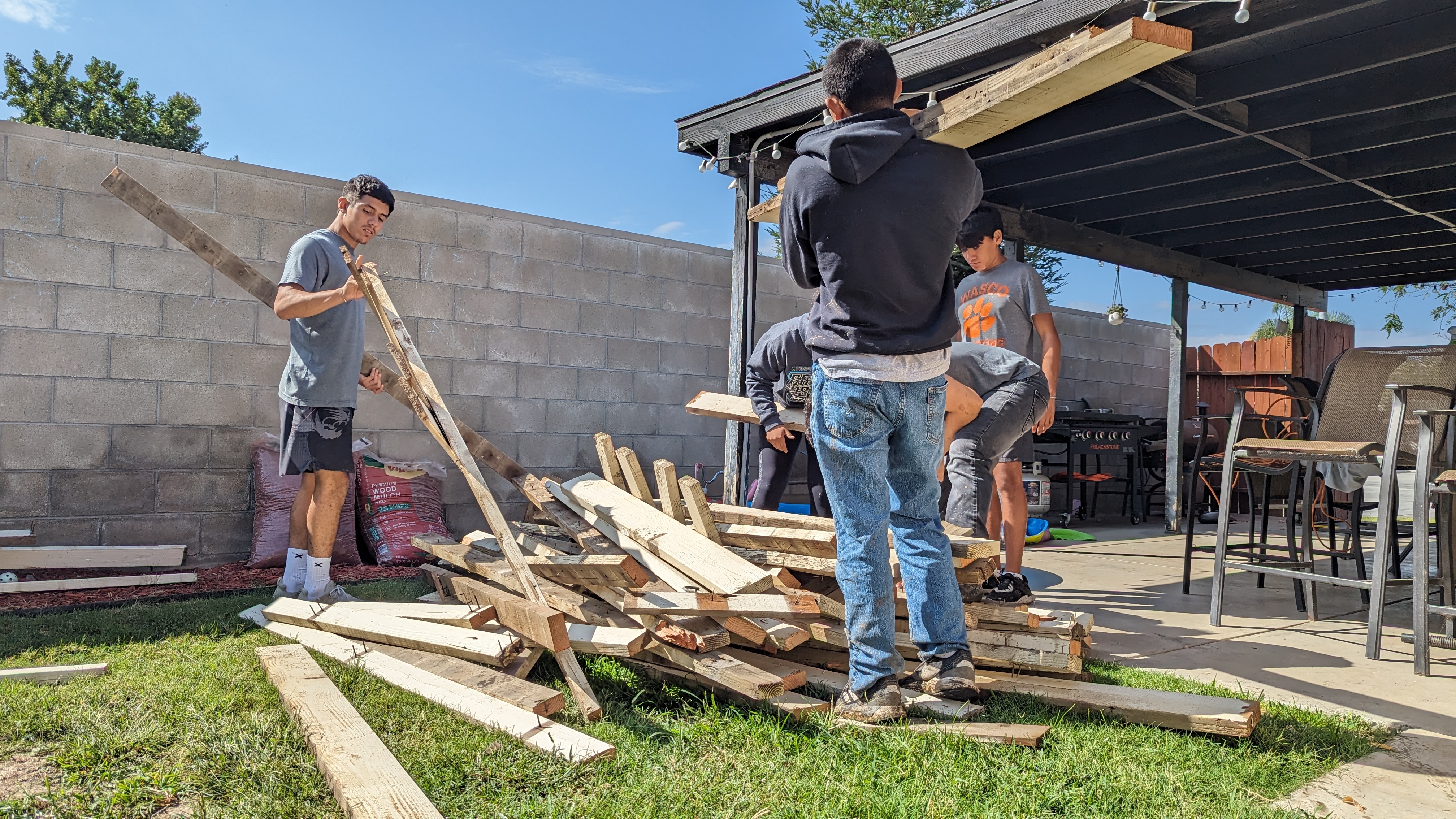 Grappling with shovels: Wasco wrestling club approaches fundraising differently