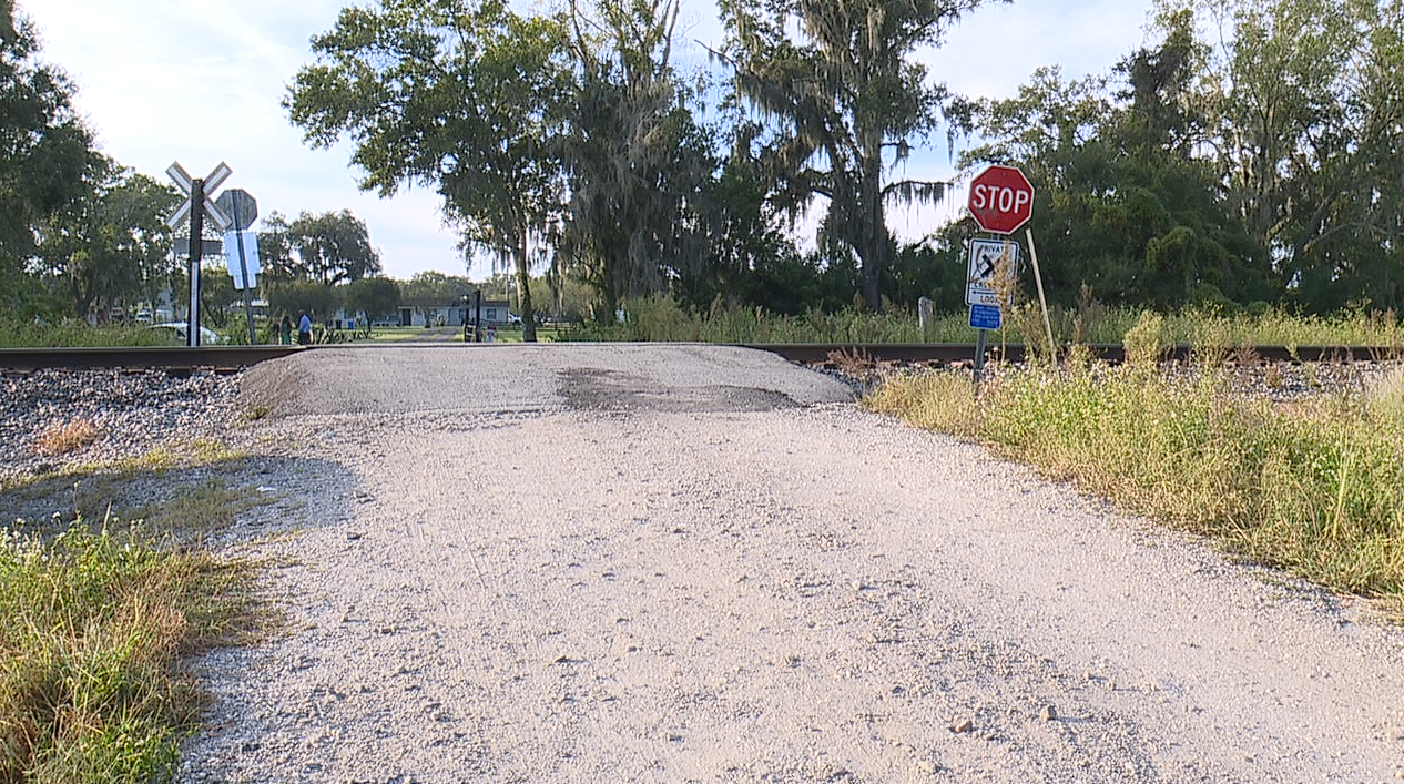 Plant City railroad crossing.PNG