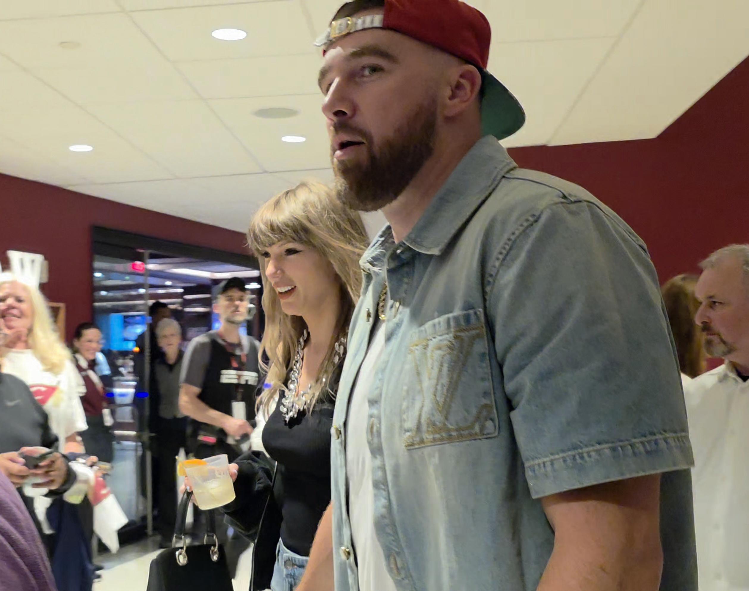 Taylor Swift Travis Kelce Cavs 