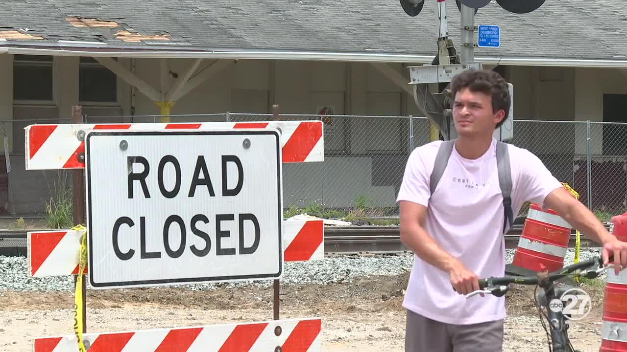 Cars driving through Railroad Ave. construction zone increases neighborhood concern for pedestrian safety