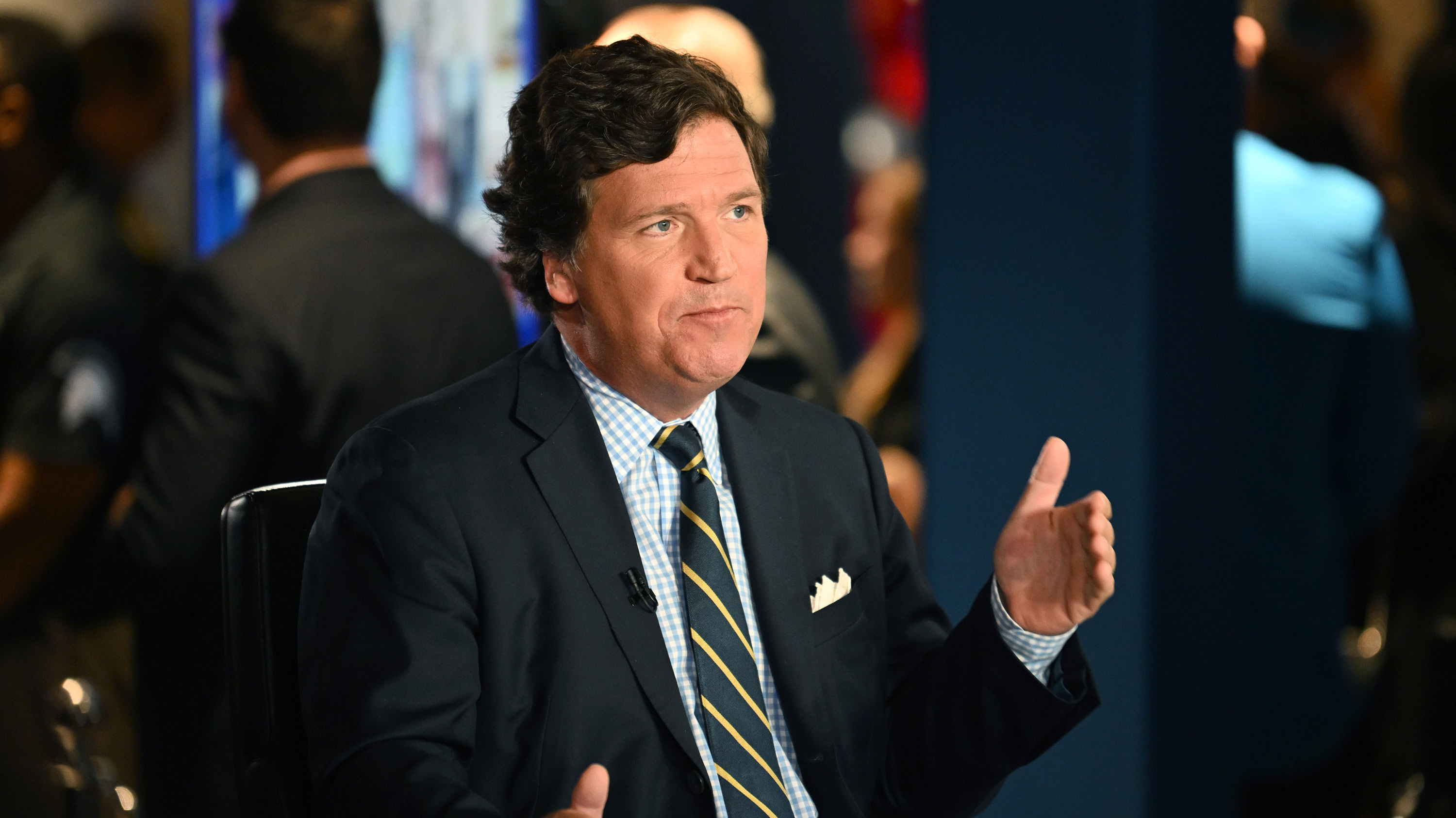 TUCKER CARLSON ANNOUNCES PLANS TO RELAUNCH HIS SHOW ON TWITTER