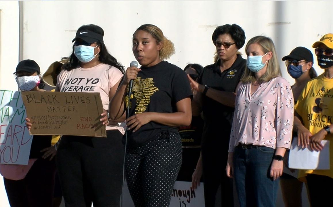 Chief Jeri Williams, Mayor Kate Gallego join Phoenix protest Saturday, June 6