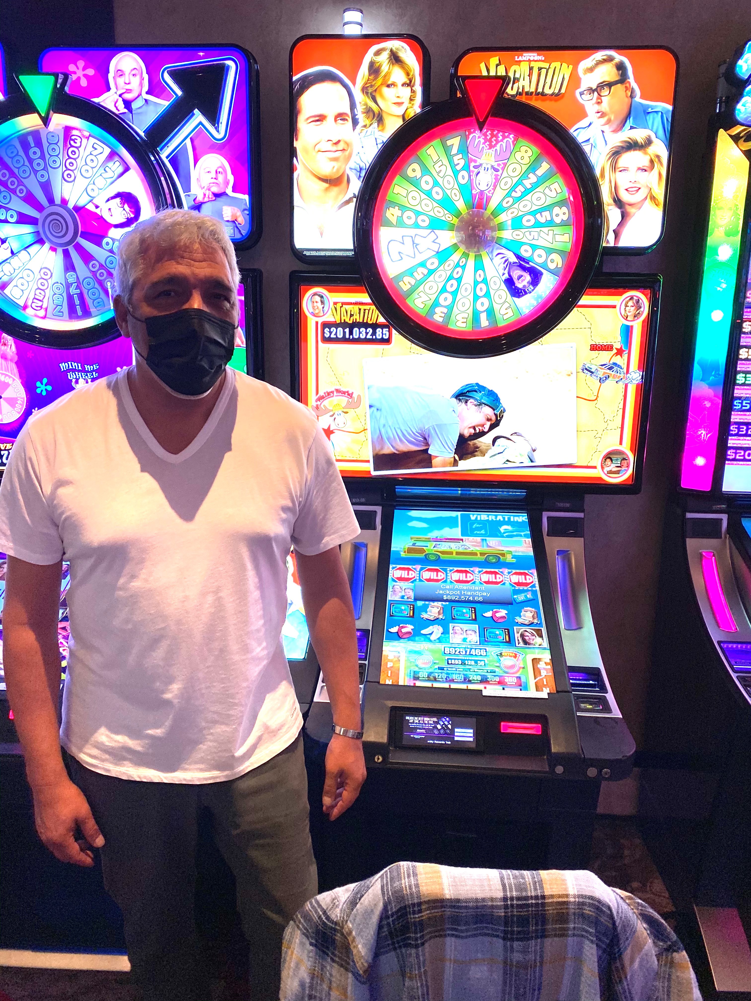 California Man Wins Almost 900k At Cosmopolitan Hotel Casino On Las Vegas Strip