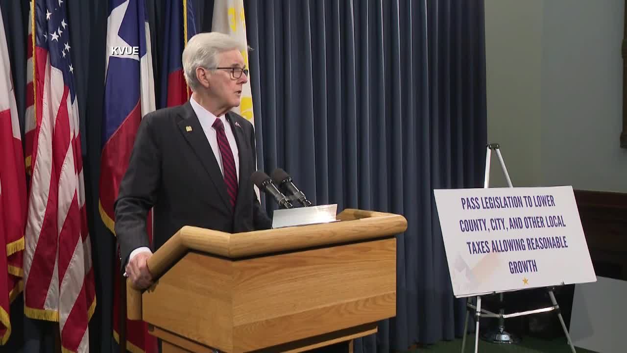 Dan Patrick 1209 Media Briefing.jpg