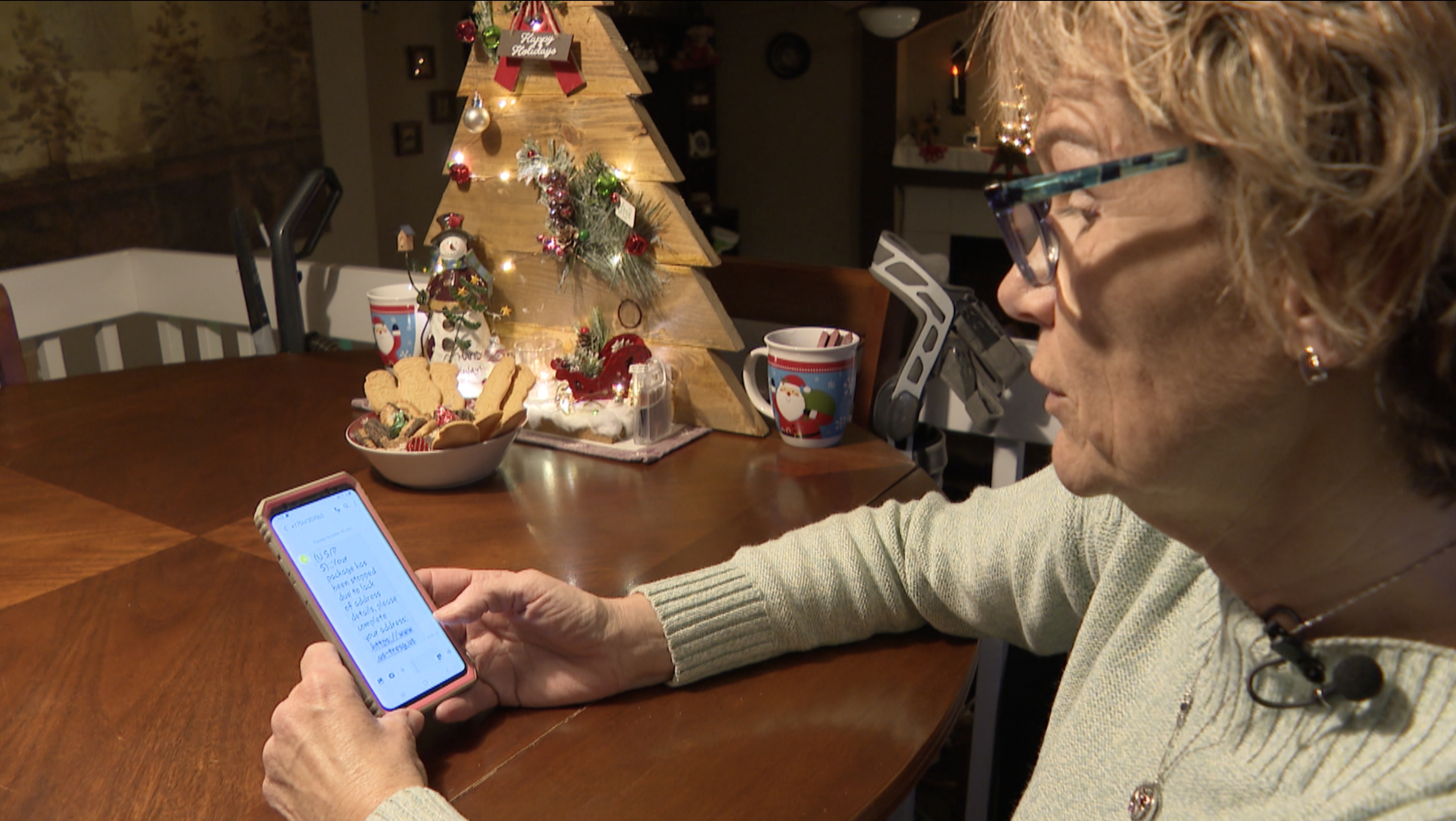 Investigators issue warning about imposter USPS text scams with deceptive links 