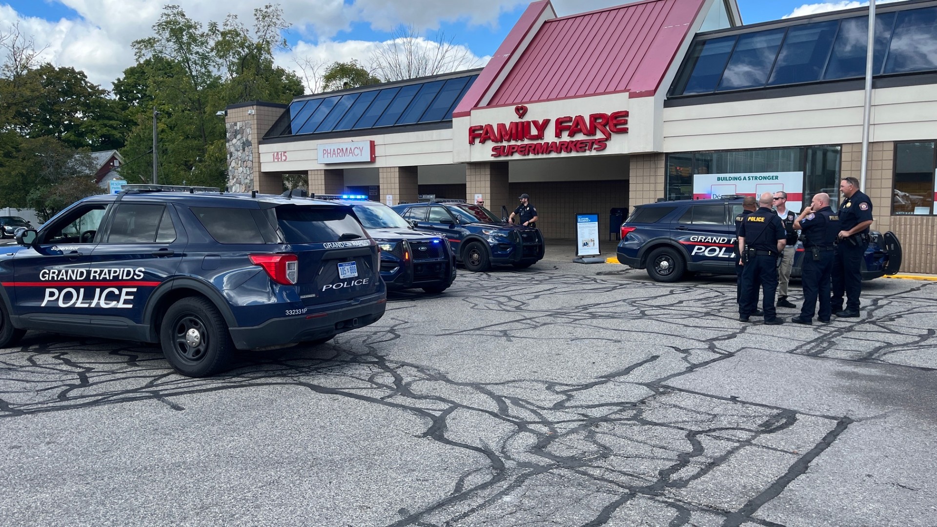 Fulton Family Fare Robbery 2.jpg
