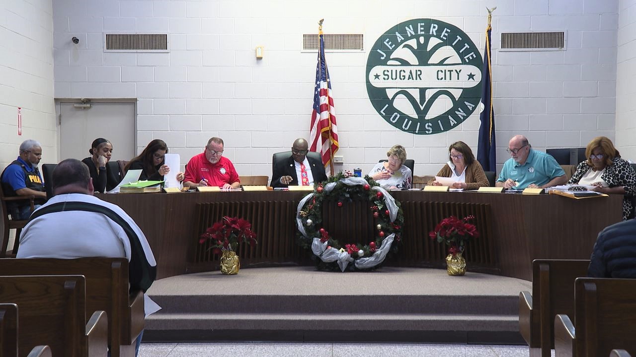 Jeanerette City Council 'resolves' to make the elevated water tower complete, at Monday night's meeting.