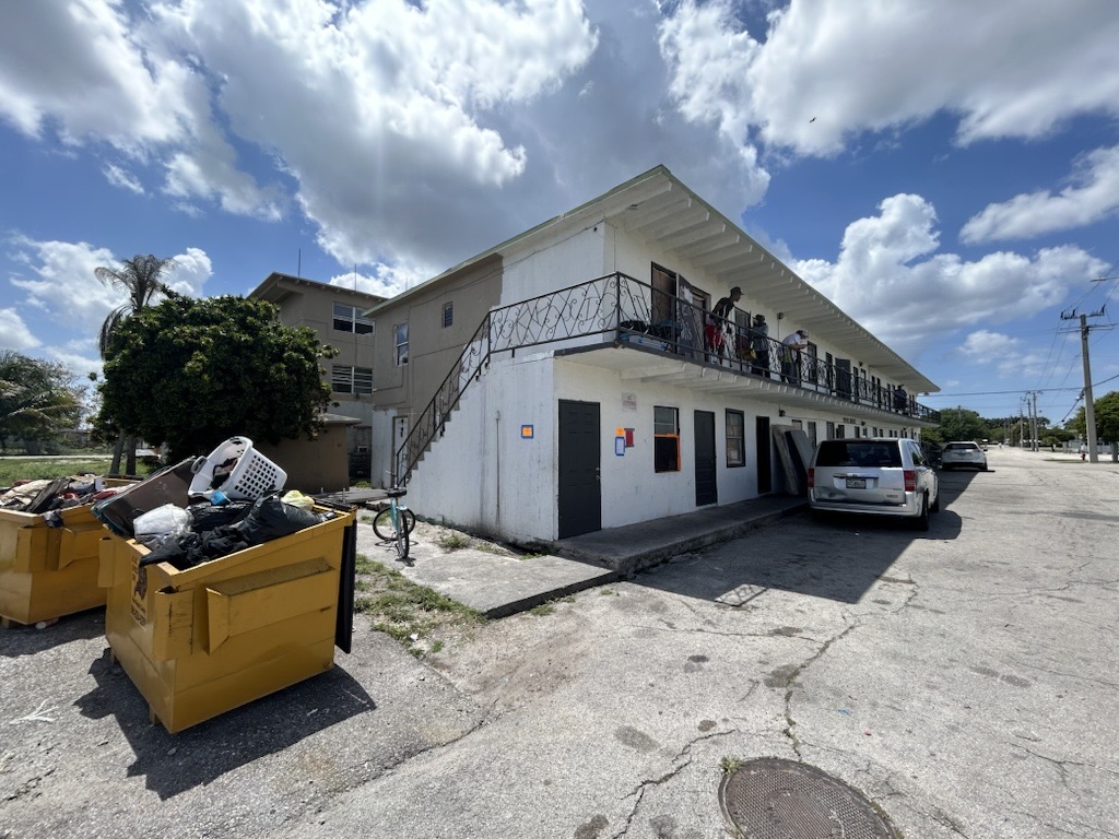 Pahokee apartment building eviction.jpeg