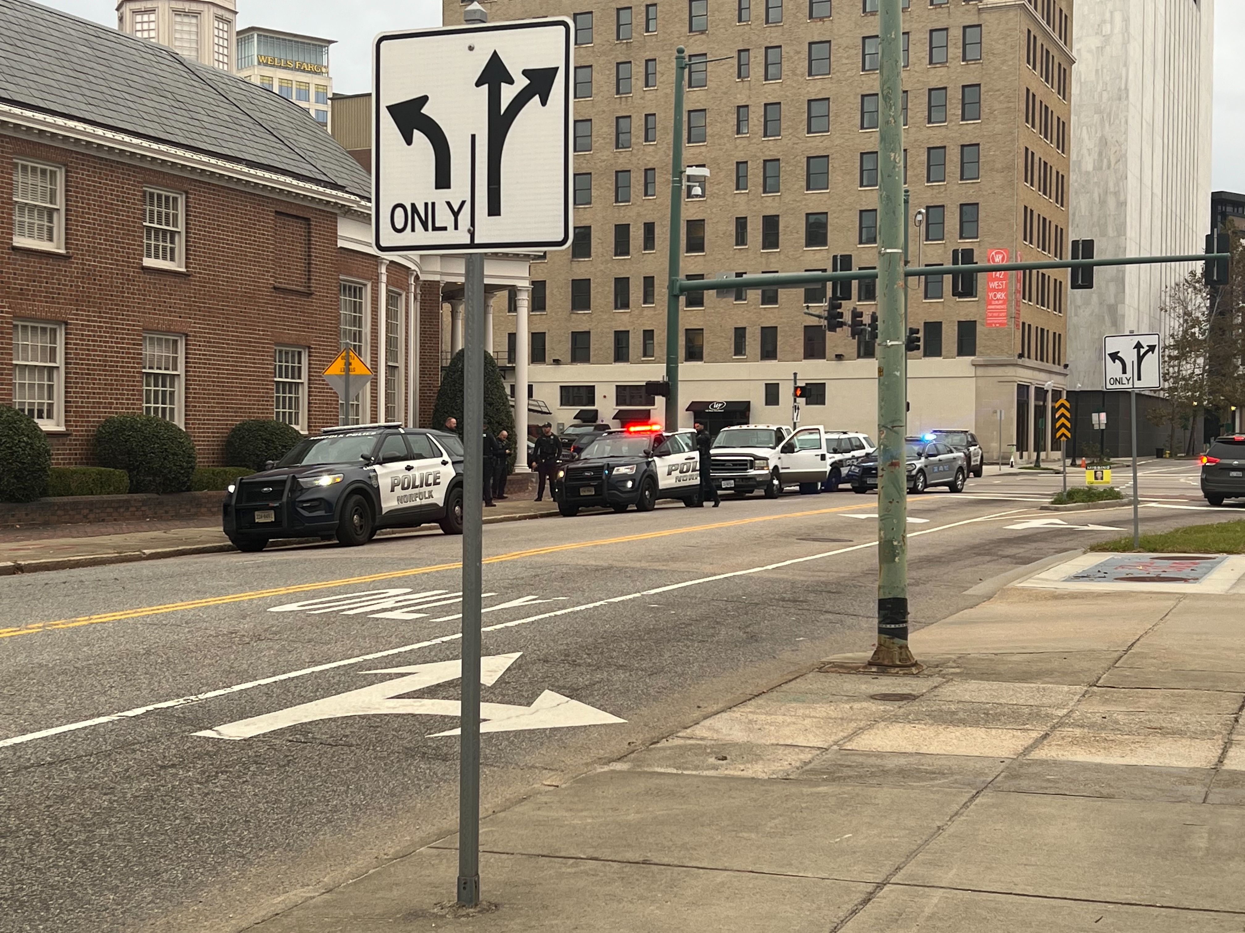 2 men arrested after police pursuit ends in crash on Boush Street