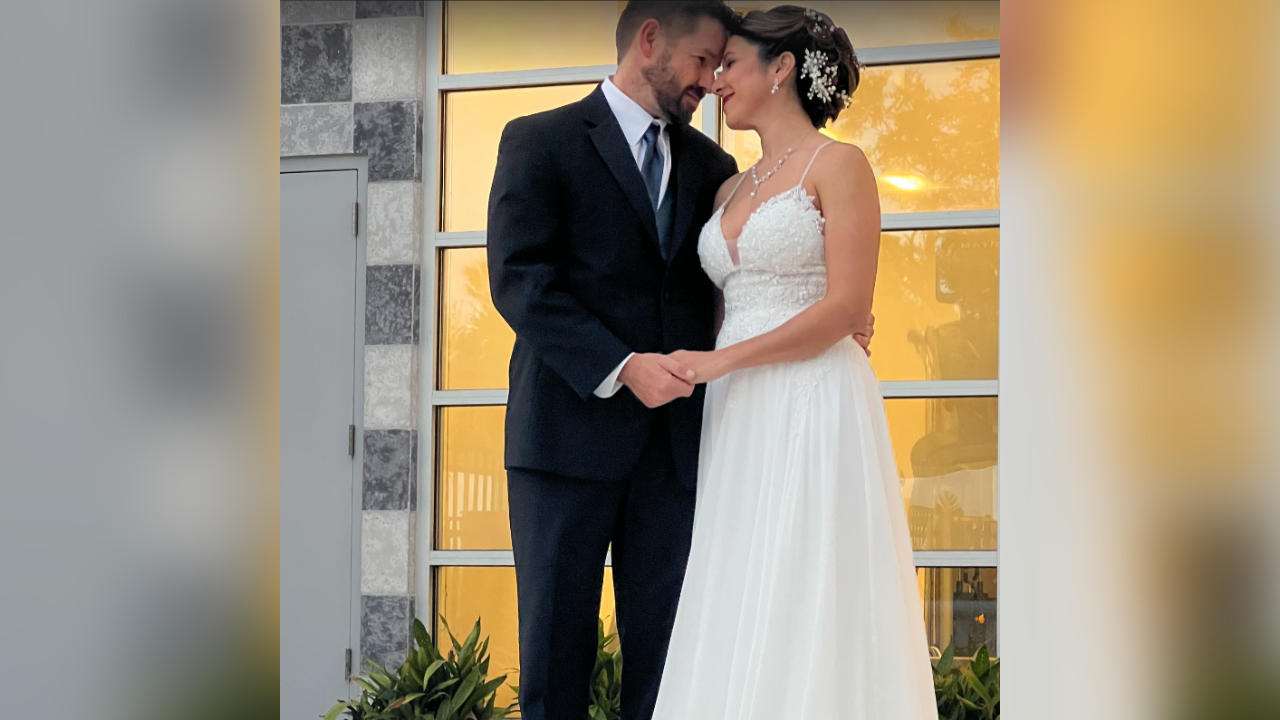 Couple will tie the knot on float at Lakeland Christmas Parade