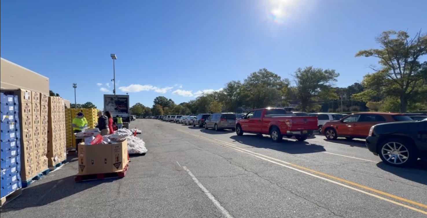 Food bank serves 500 families during government shutdown at Military Circle

