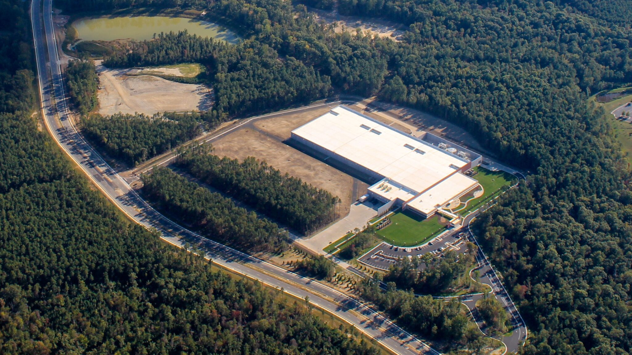 chrisia-data-center-meadowville-aerial-2013-2048x1152.jpg
