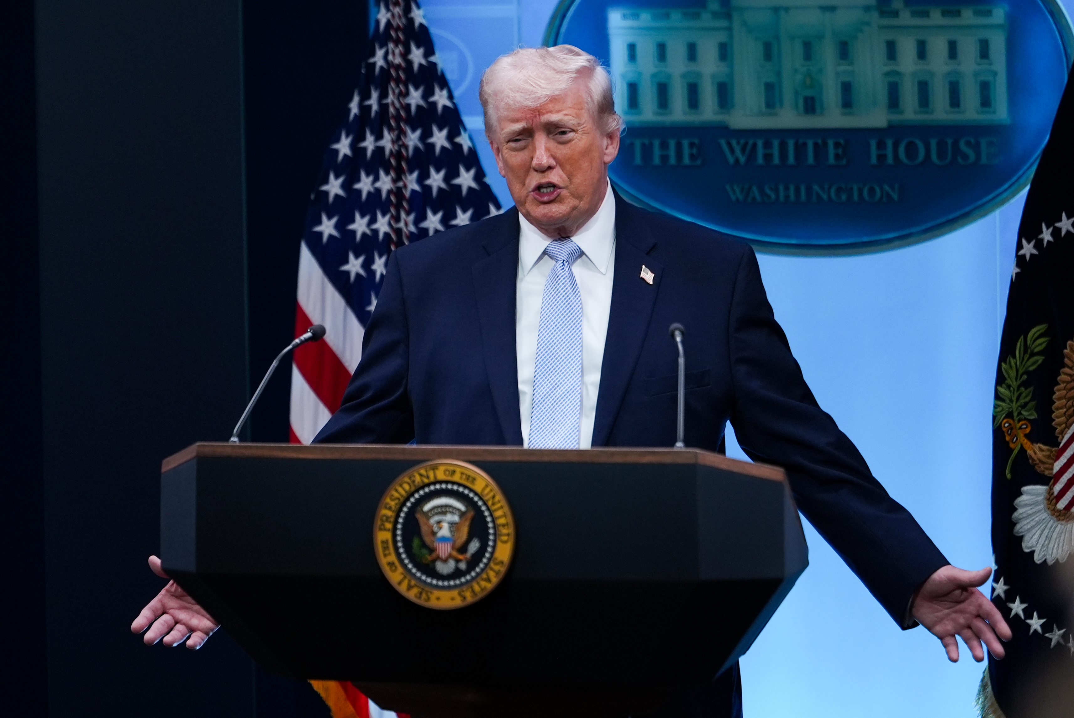 Trump iran war threats