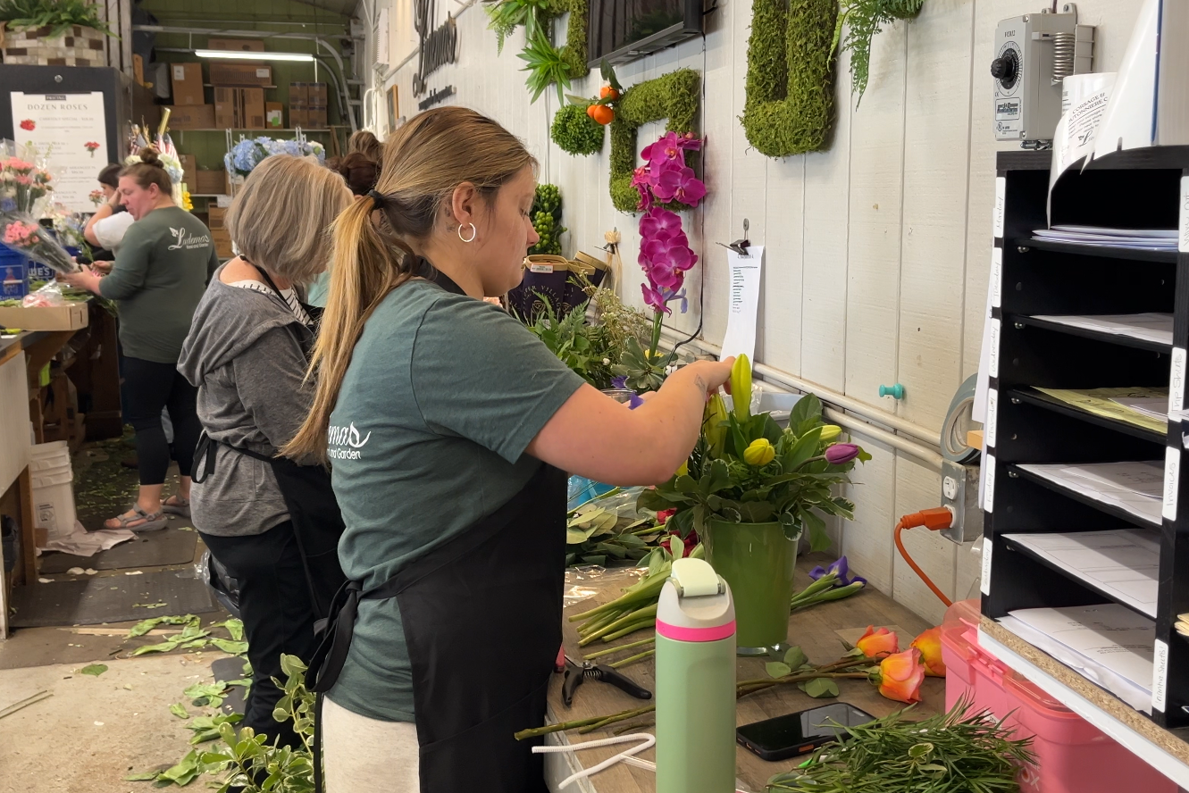 Ludema's Floral and Garden prepares for Mother's Day 