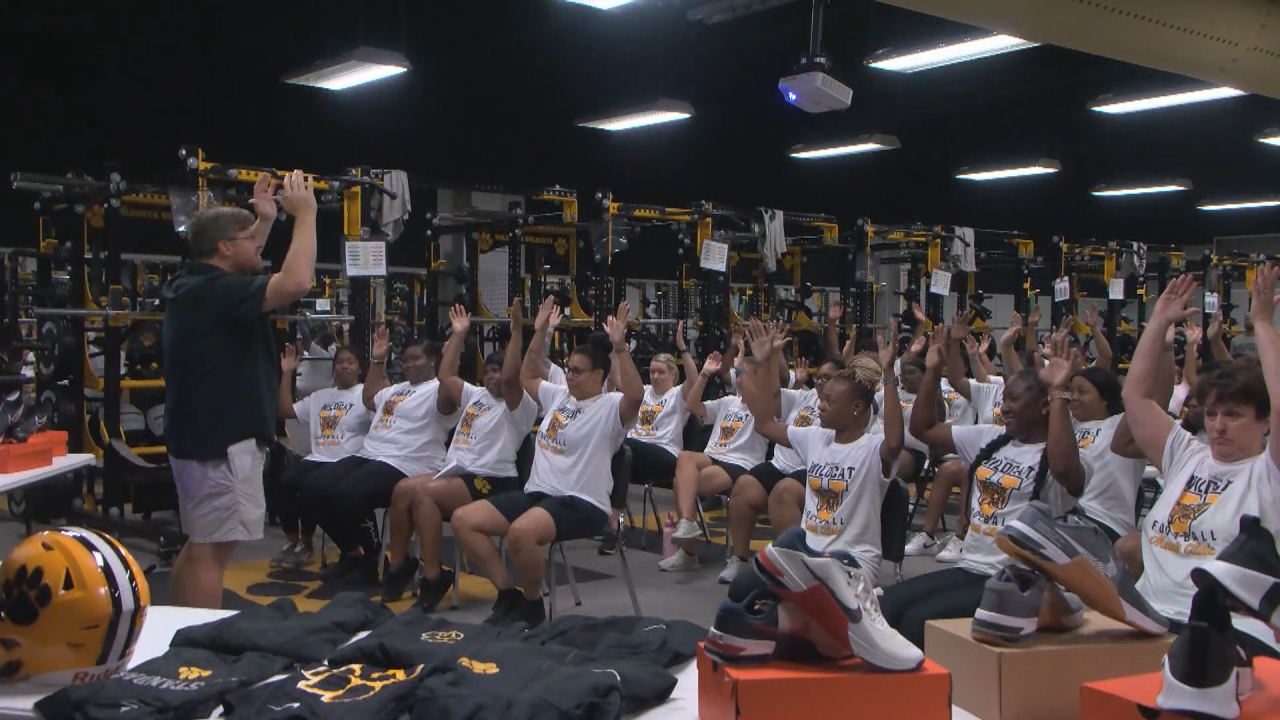 Valdosta Wildcats host second mom's clinic