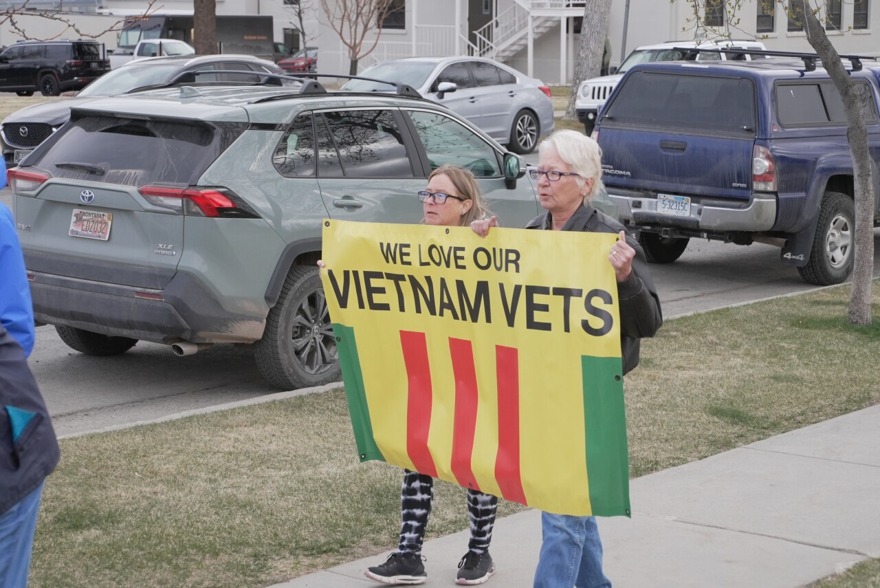 vietnam vets sign