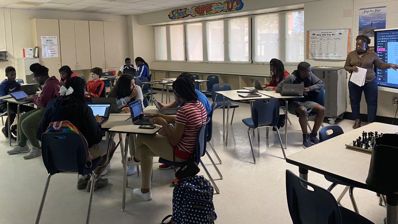 Palm Beach County middle school students take high school, college classes
