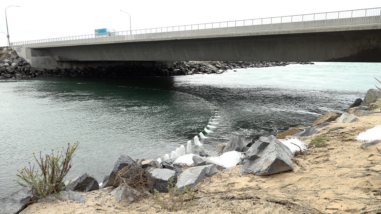 DESAL PLANT OIL BOOMS.jpg