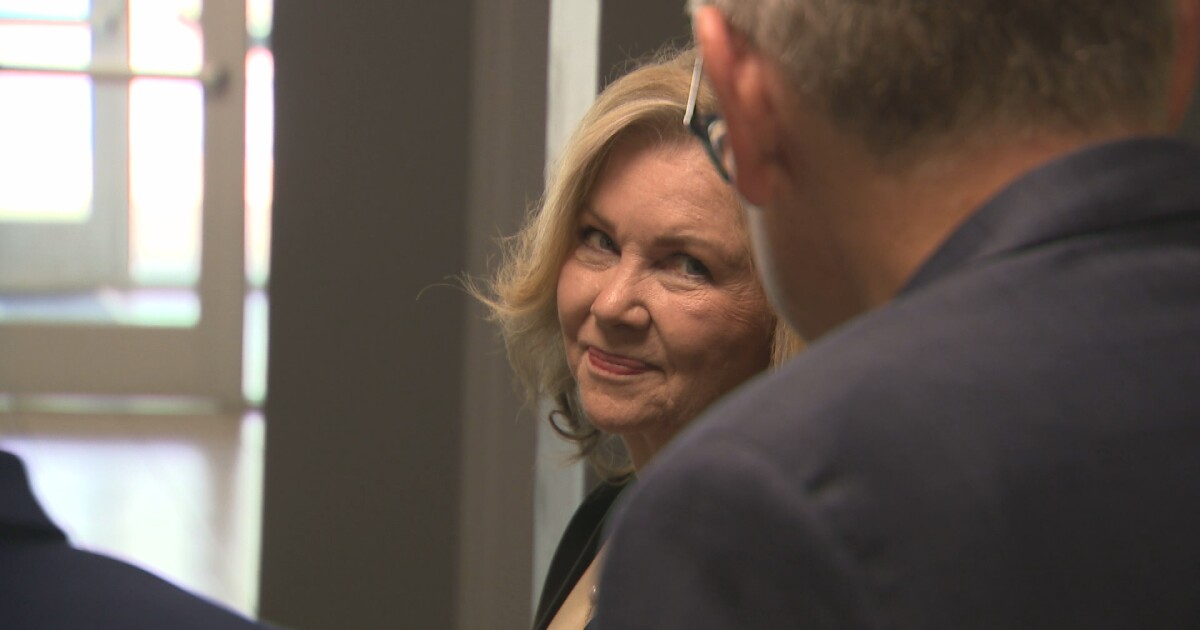 Blackburn dodges questions about her run for governor as early voting nears in Tennessee primary